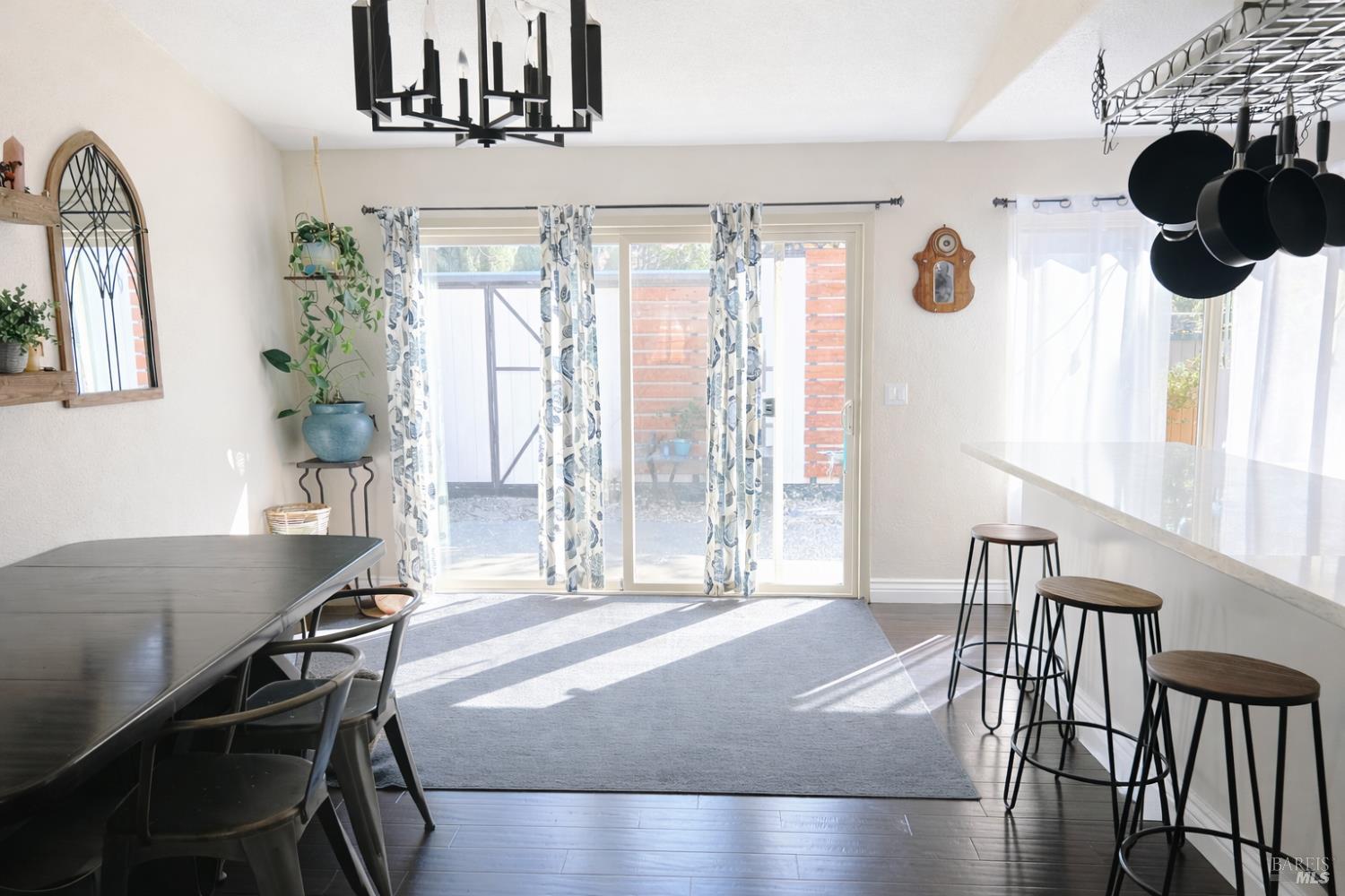 Detail Gallery Image 10 of 26 For 1019 Whistler Dr, Suisun City,  CA 94585 - 3 Beds | 2 Baths