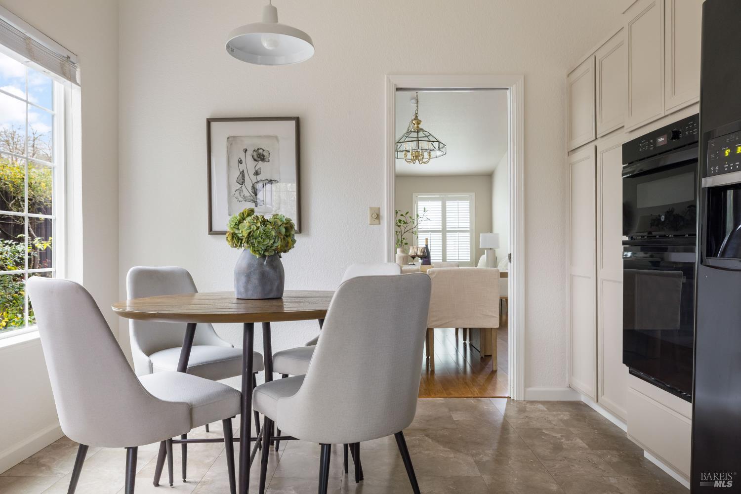 Detail Gallery Image 7 of 28 For 8814 Clothier Ln, Cotati,  CA 94931 - 3 Beds | 2 Baths