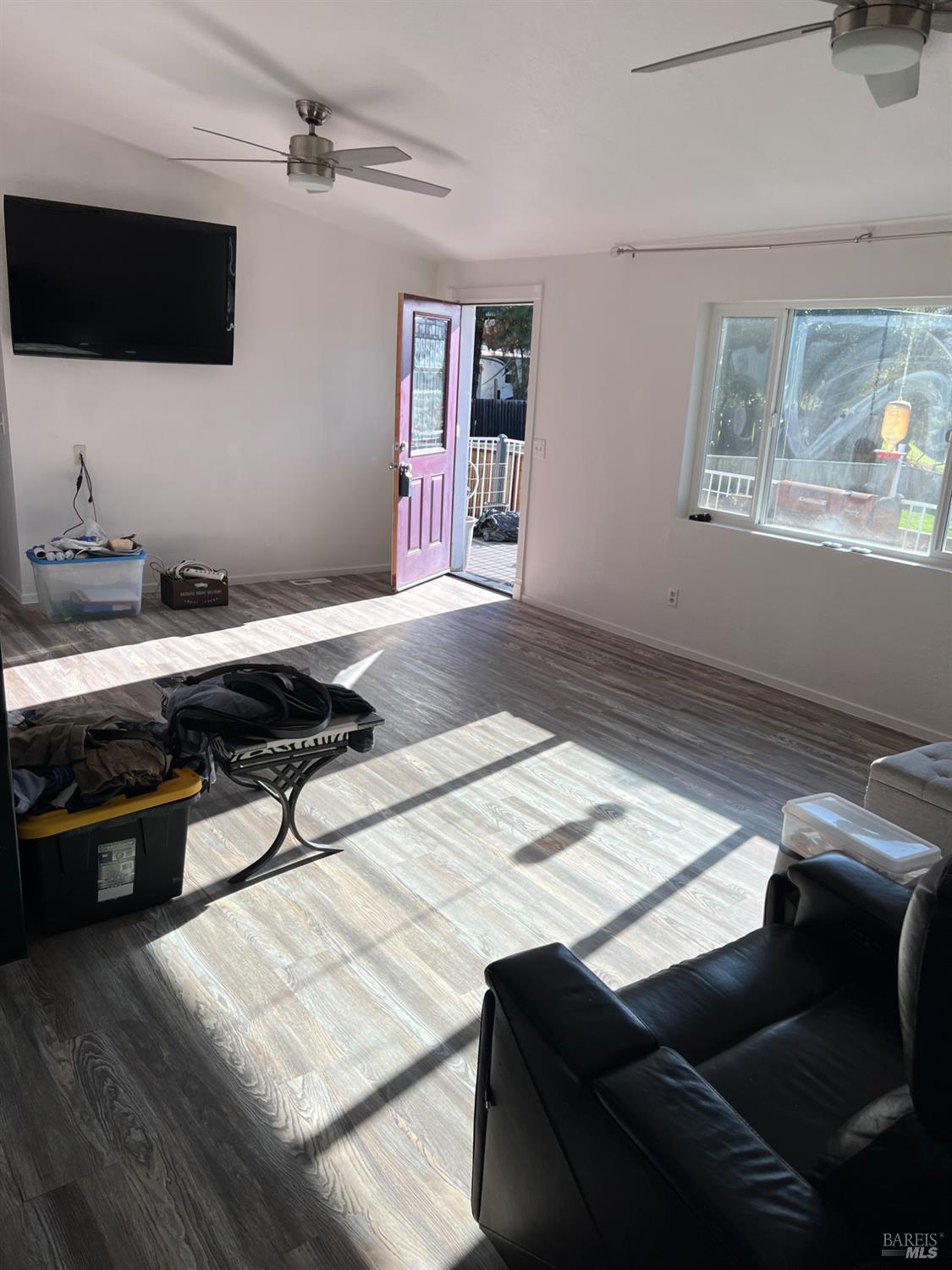 Detail Gallery Image 5 of 17 For 430 Lake Mendocino Dr, Ukiah,  CA 95482 - 3 Beds | 2 Baths