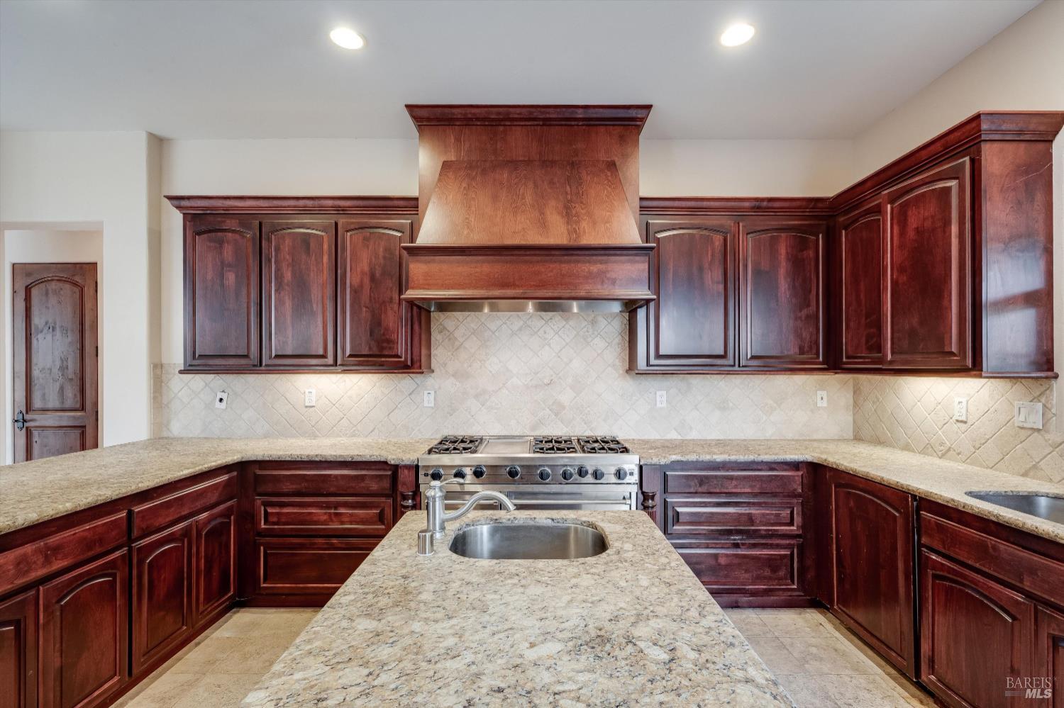 Detail Gallery Image 29 of 74 For 405 London Way, Sonoma,  CA 95476 - 5 Beds | 5/1 Baths