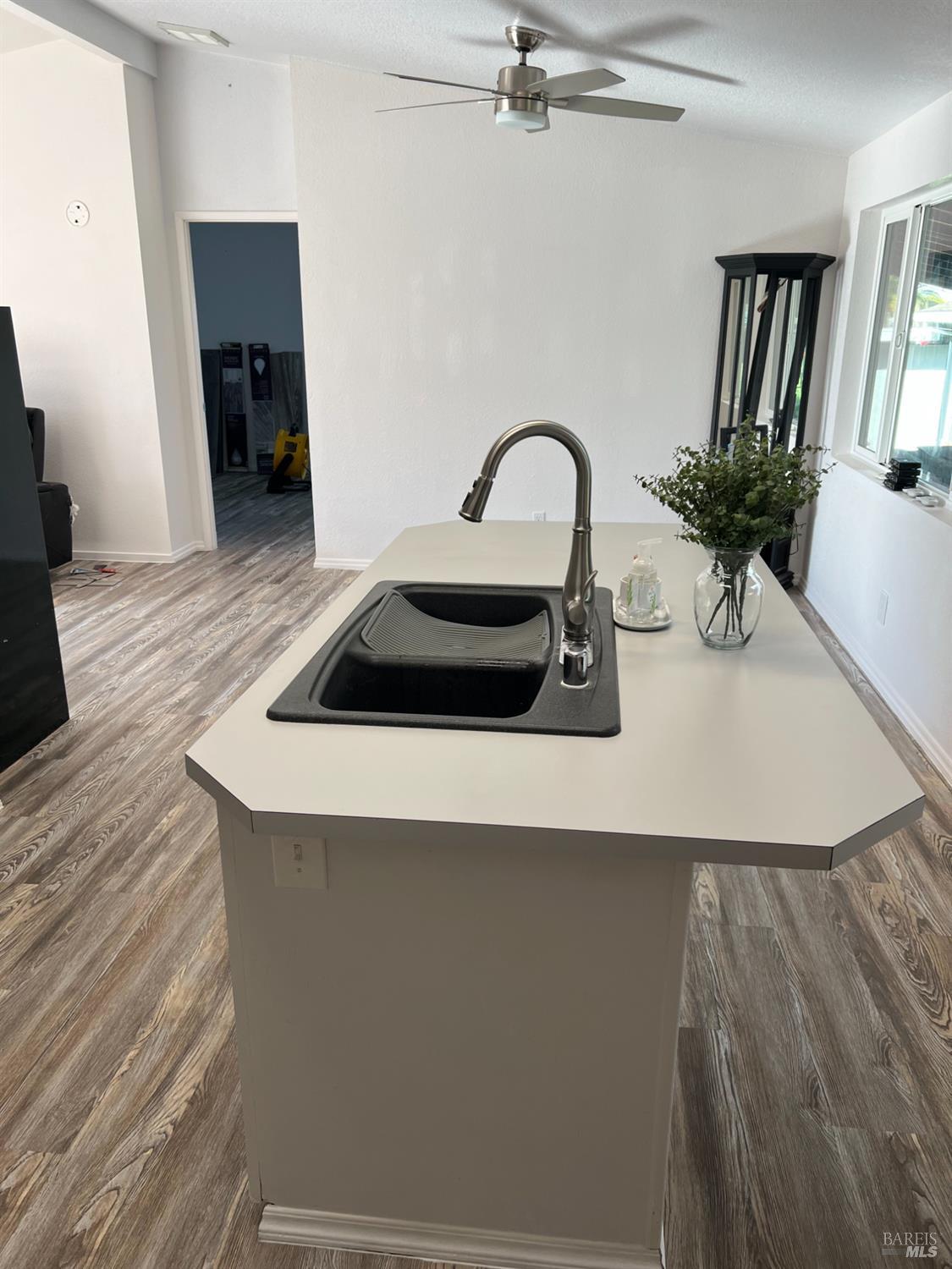 Detail Gallery Image 7 of 17 For 430 Lake Mendocino Dr, Ukiah,  CA 95482 - 3 Beds | 2 Baths