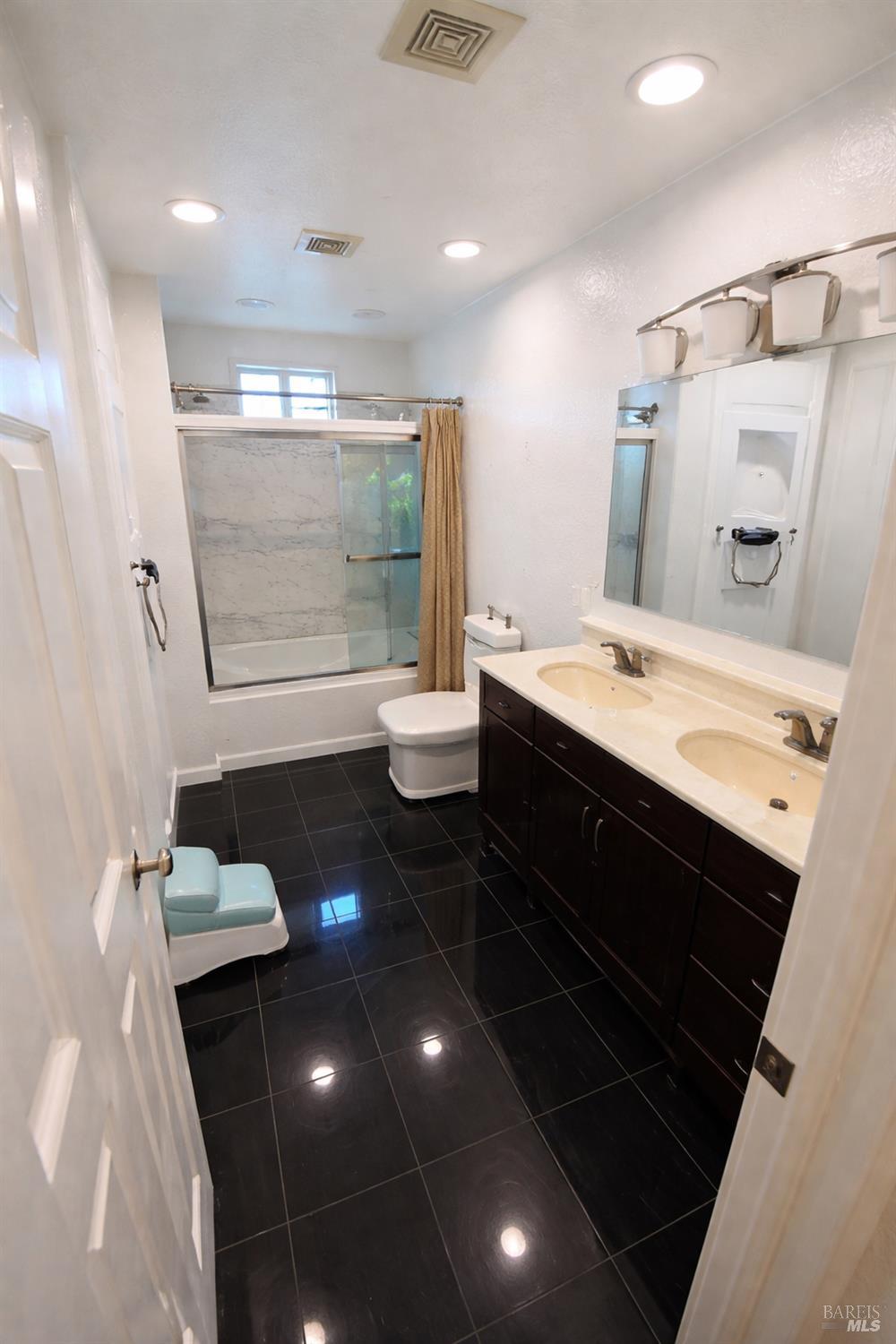 Detail Gallery Image 18 of 26 For 1019 Whistler Dr, Suisun City,  CA 94585 - 3 Beds | 2 Baths