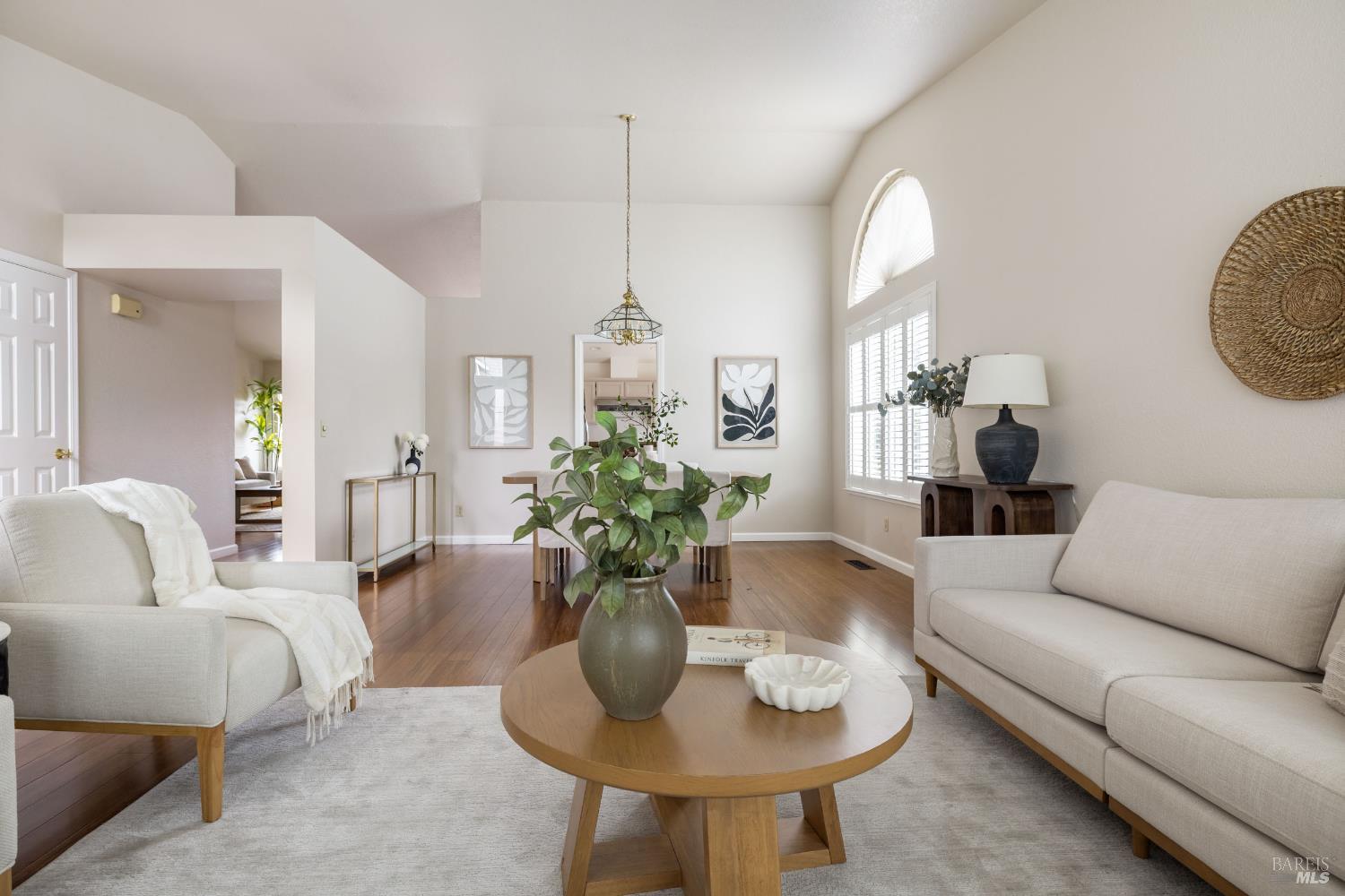 Detail Gallery Image 4 of 28 For 8814 Clothier Ln, Cotati,  CA 94931 - 3 Beds | 2 Baths