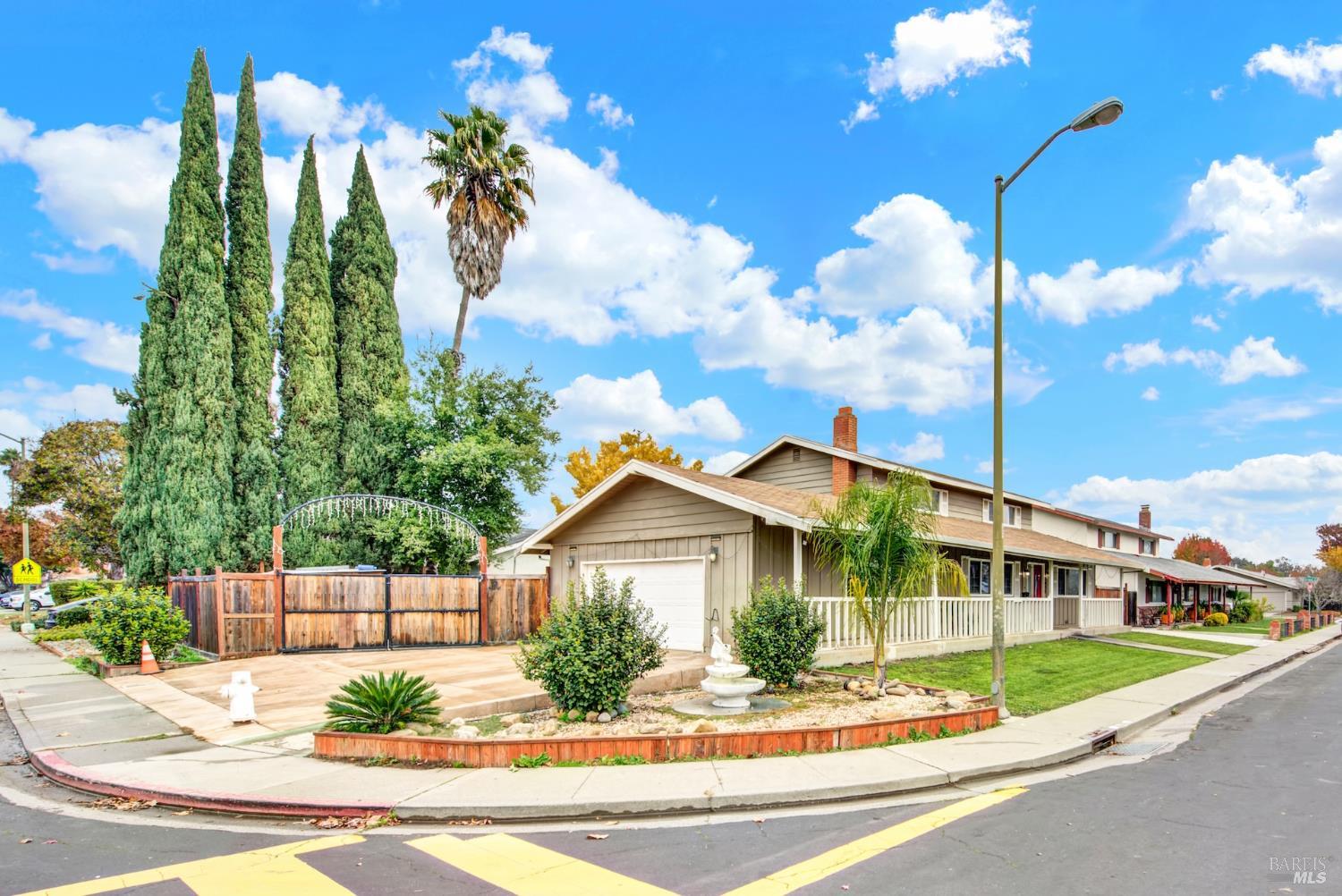 Detail Gallery Image 4 of 98 For 2630 Owens St, Fairfield,  CA 94534 - 4 Beds | 3 Baths