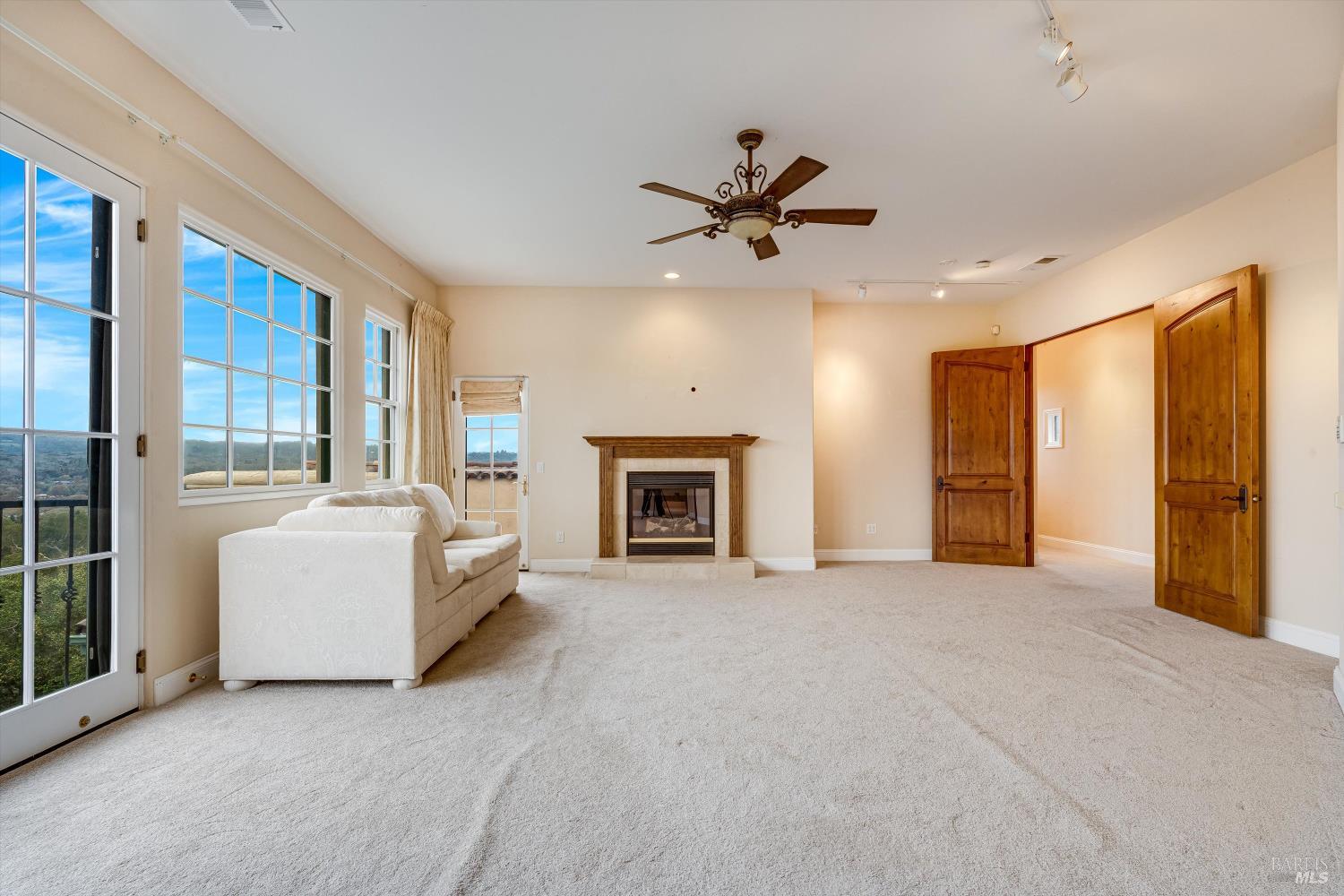 Detail Gallery Image 32 of 74 For 405 London Way, Sonoma,  CA 95476 - 5 Beds | 5/1 Baths