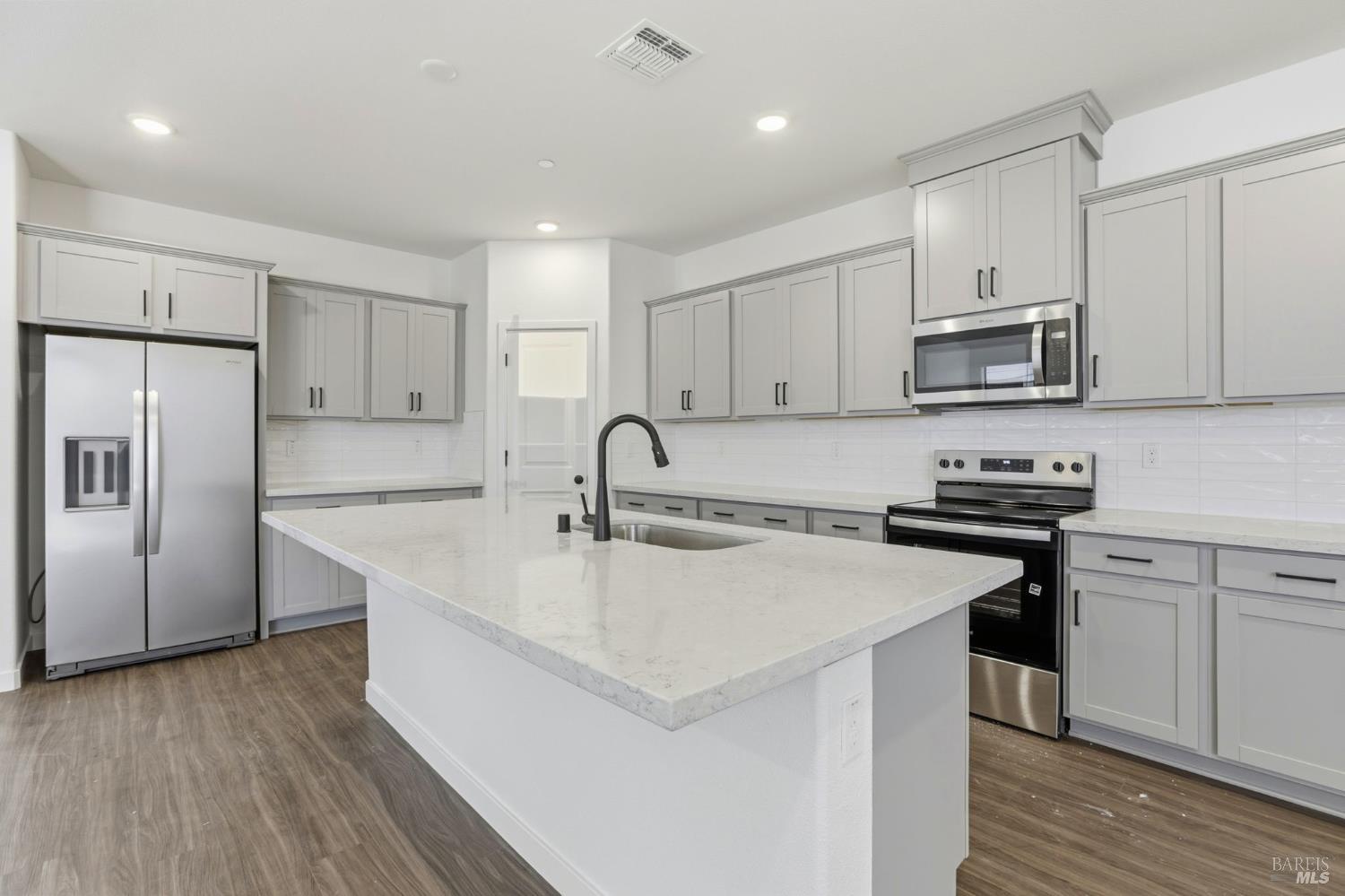 Detail Gallery Image 2 of 13 For 9121 Camino Colegio Rd, Rohnert Park,  CA 94928 - 4 Beds | 3 Baths