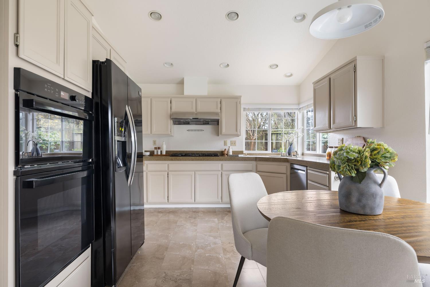 Detail Gallery Image 8 of 28 For 8814 Clothier Ln, Cotati,  CA 94931 - 3 Beds | 2 Baths