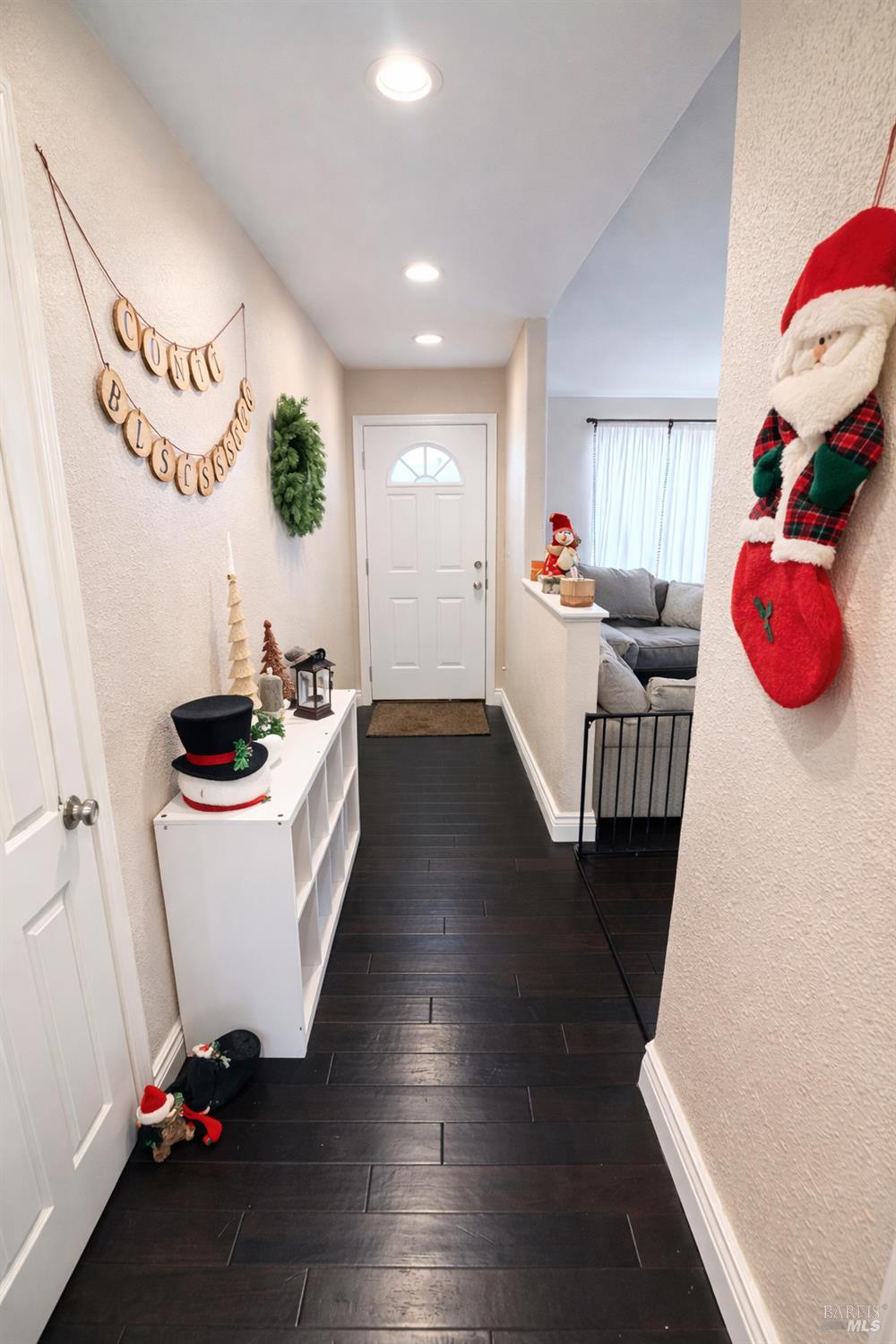 Detail Gallery Image 2 of 26 For 1019 Whistler Dr, Suisun City,  CA 94585 - 3 Beds | 2 Baths