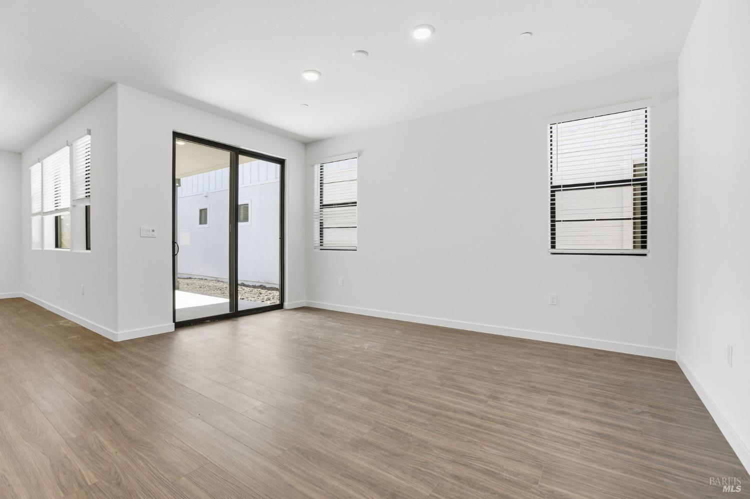 Detail Gallery Image 5 of 13 For 9121 Camino Colegio Rd, Rohnert Park,  CA 94928 - 4 Beds | 3 Baths