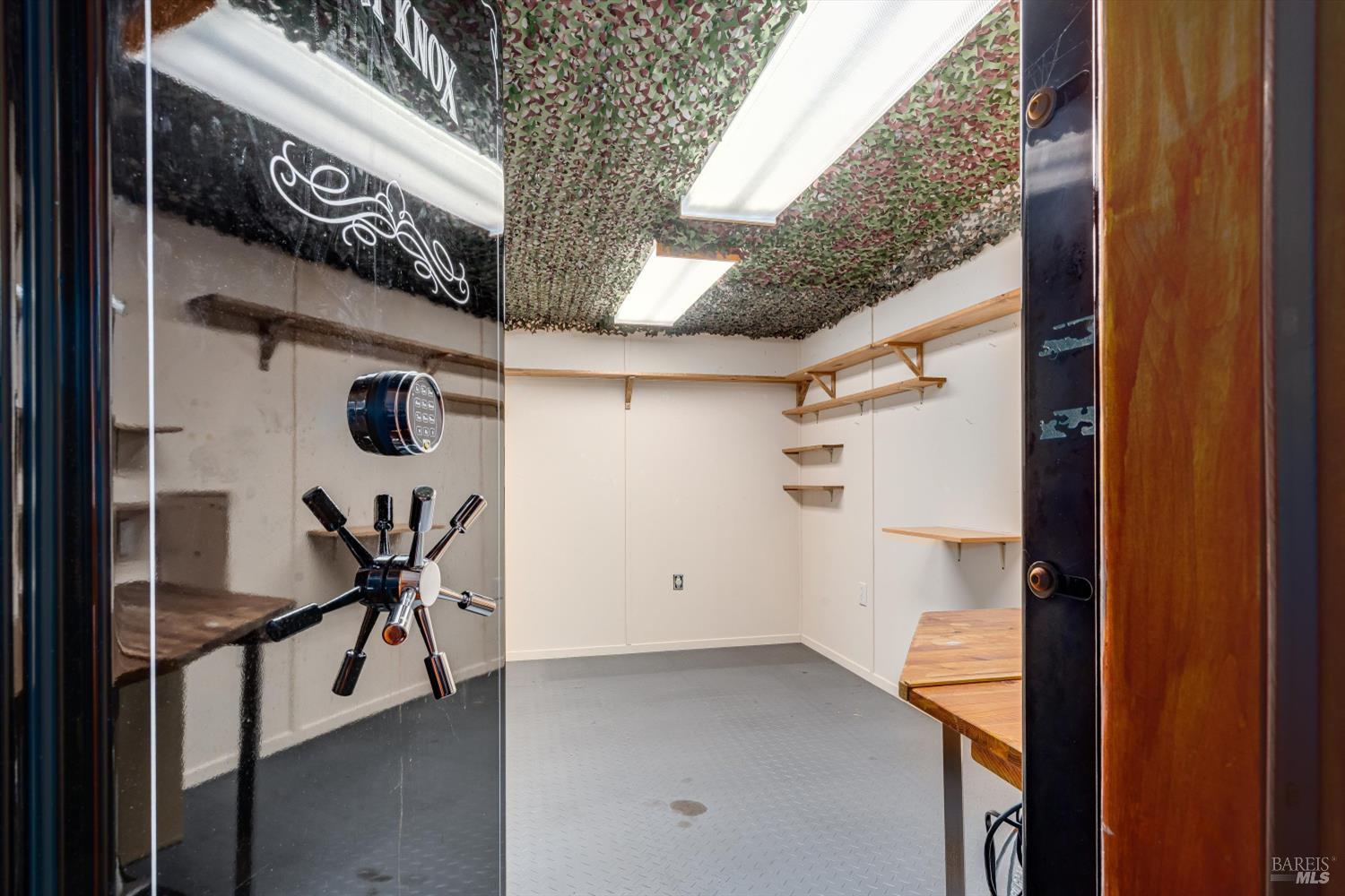 Detail Gallery Image 17 of 74 For 405 London Way, Sonoma,  CA 95476 - 5 Beds | 5/1 Baths