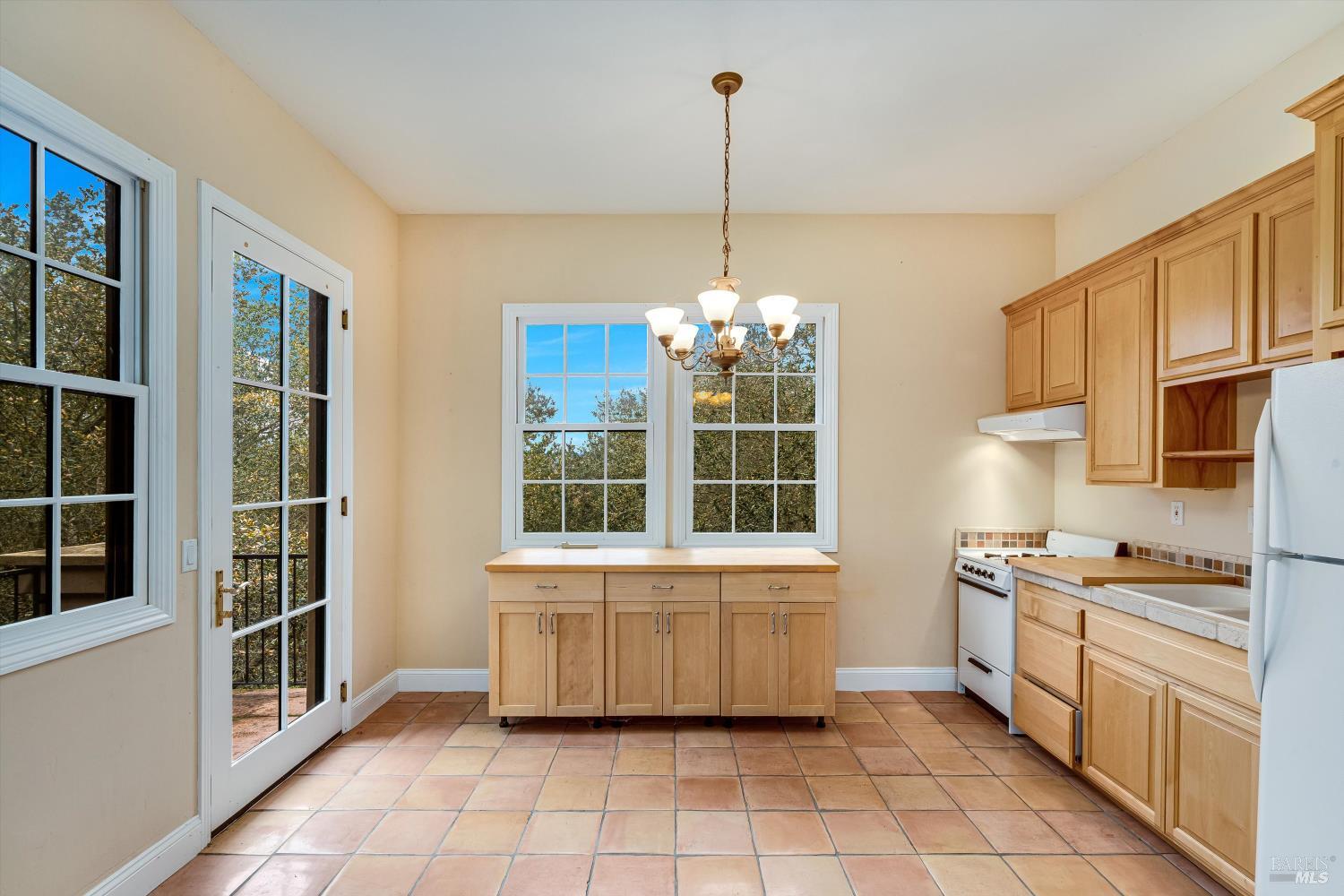 Detail Gallery Image 41 of 74 For 405 London Way, Sonoma,  CA 95476 - 5 Beds | 5/1 Baths