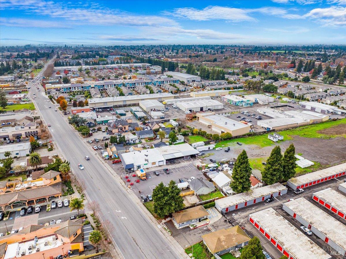 Detail Gallery Image 8 of 9 For 1599 Hampton Way, Santa Rosa,  CA 95407 - – Beds | – Baths