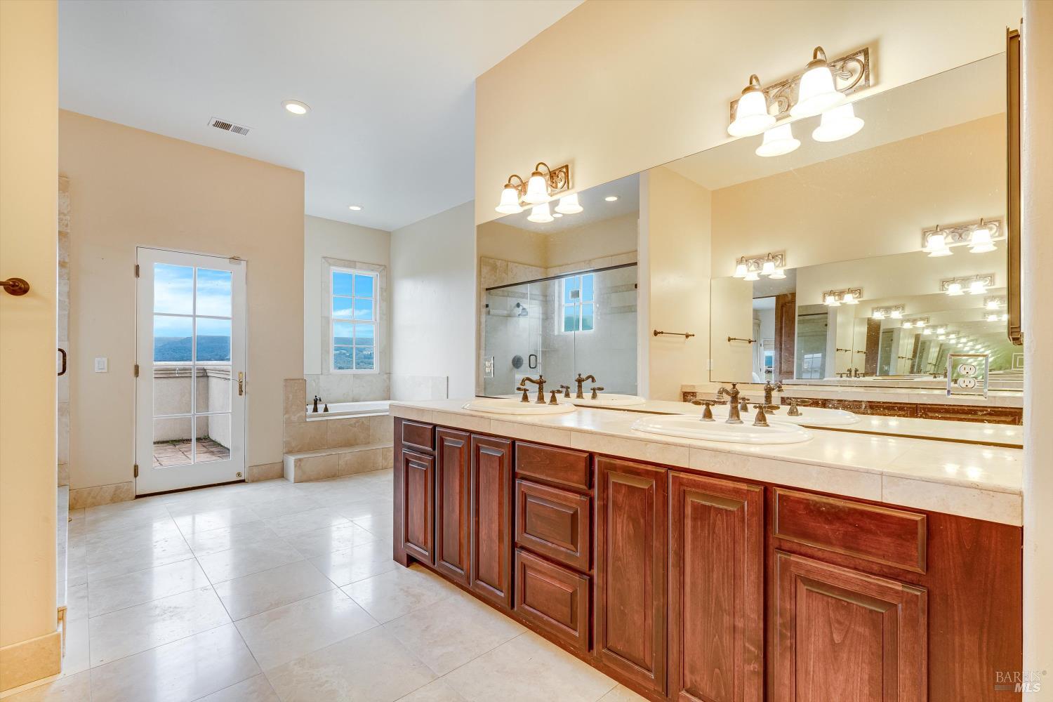 Detail Gallery Image 37 of 74 For 405 London Way, Sonoma,  CA 95476 - 5 Beds | 5/1 Baths