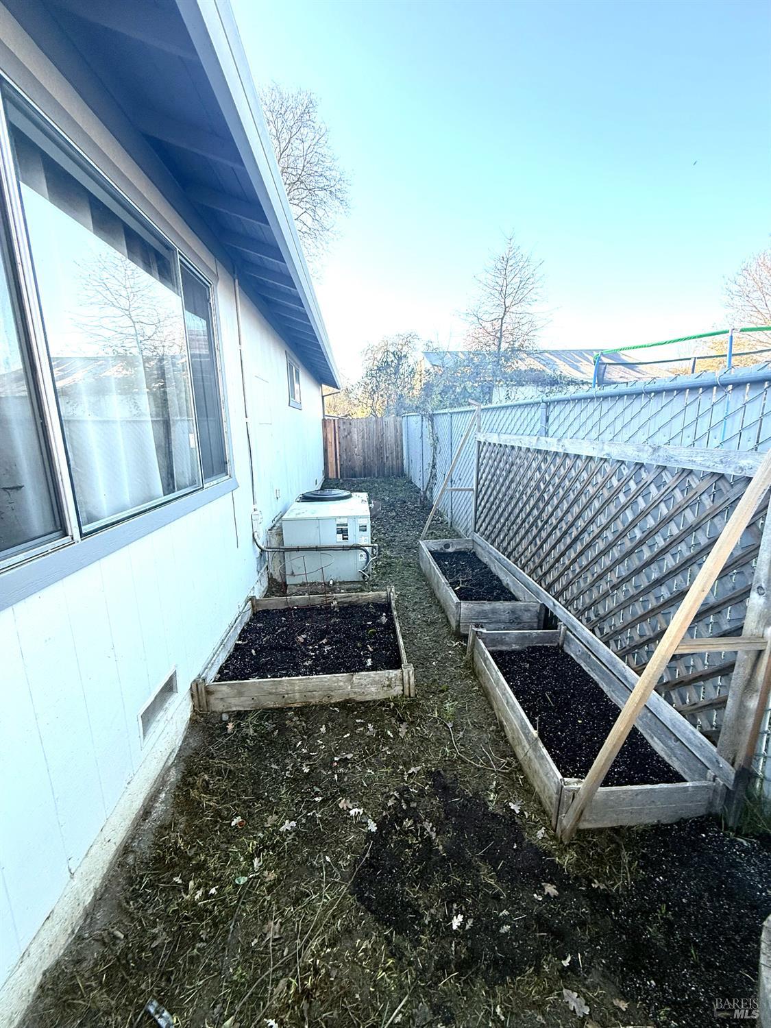 Detail Gallery Image 9 of 14 For 372 South Lenore Ave, Willits,  CA 95490 - 2 Beds | 1 Baths