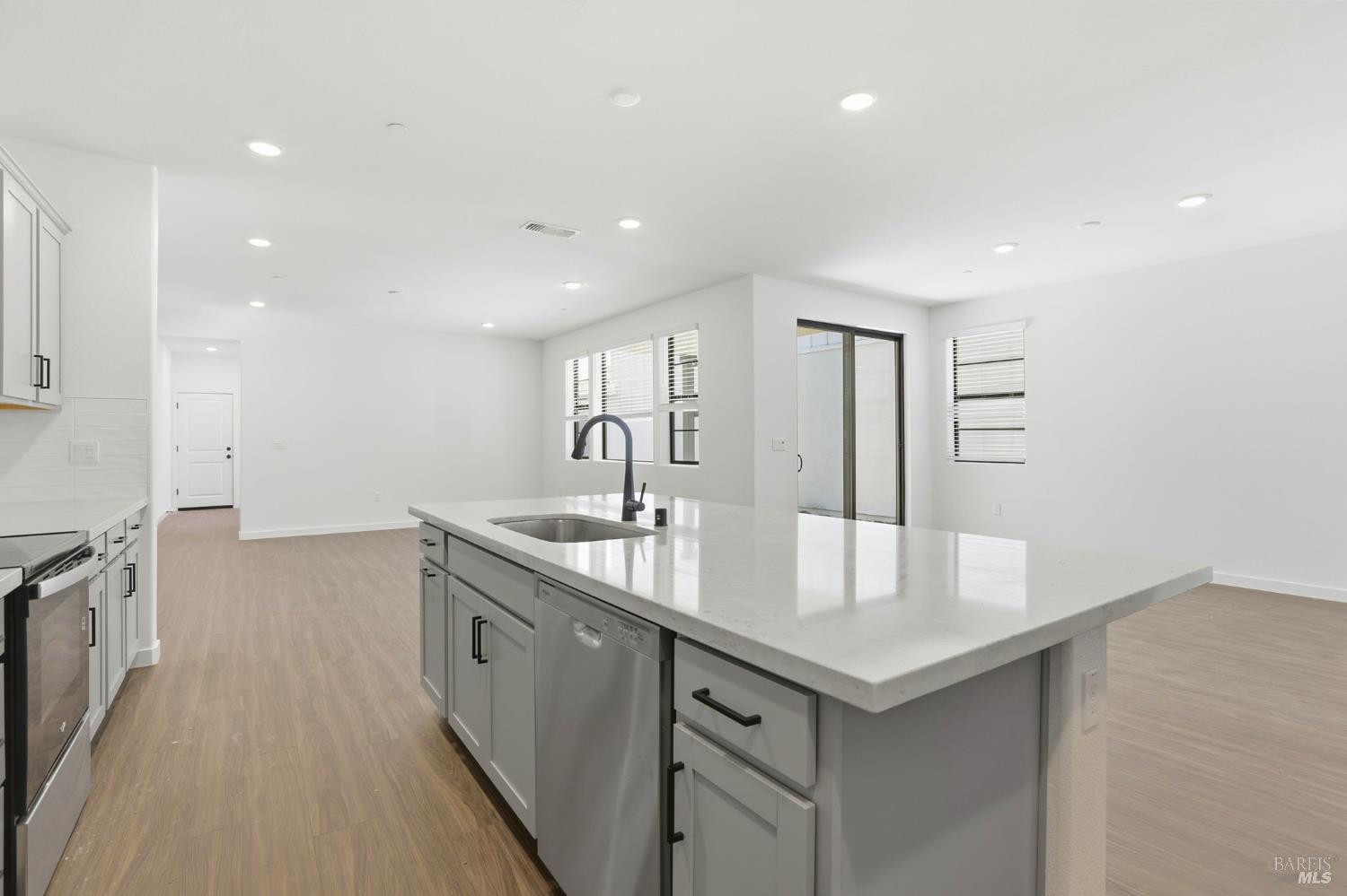 Detail Gallery Image 4 of 13 For 9121 Camino Colegio Rd, Rohnert Park,  CA 94928 - 4 Beds | 3 Baths