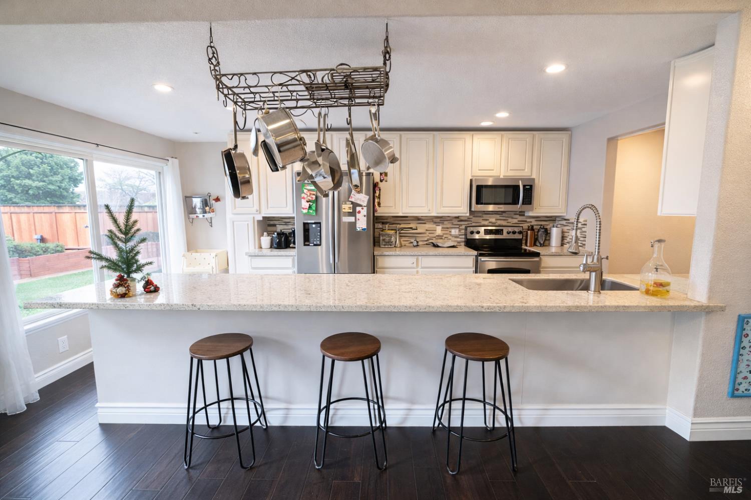 Detail Gallery Image 5 of 26 For 1019 Whistler Dr, Suisun City,  CA 94585 - 3 Beds | 2 Baths