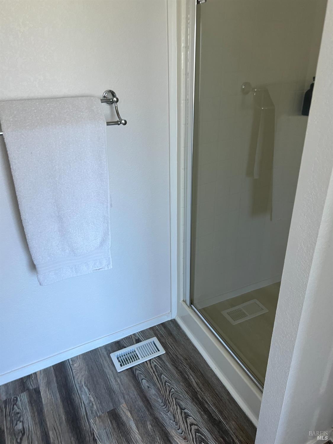 Detail Gallery Image 10 of 17 For 430 Lake Mendocino Dr, Ukiah,  CA 95482 - 3 Beds | 2 Baths