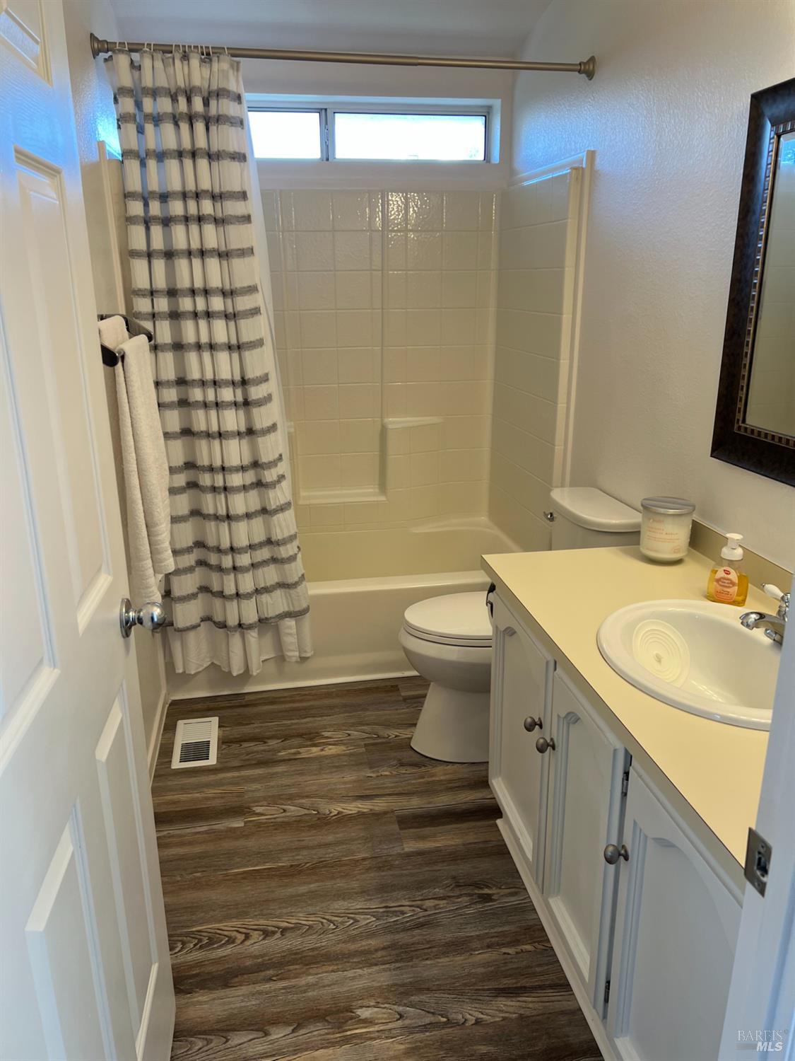 Detail Gallery Image 13 of 17 For 430 Lake Mendocino Dr, Ukiah,  CA 95482 - 3 Beds | 2 Baths