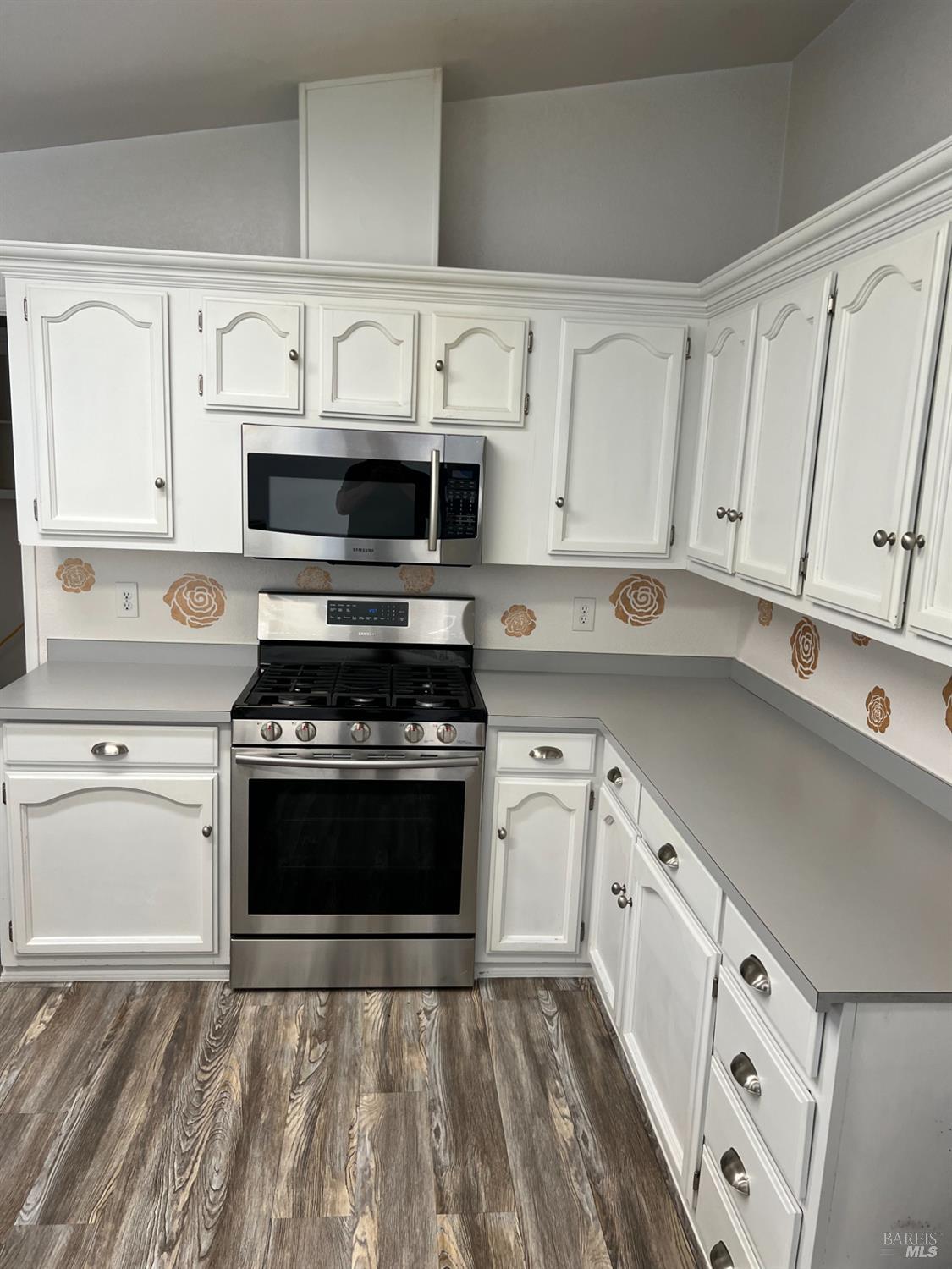 Detail Gallery Image 6 of 17 For 430 Lake Mendocino Dr, Ukiah,  CA 95482 - 3 Beds | 2 Baths