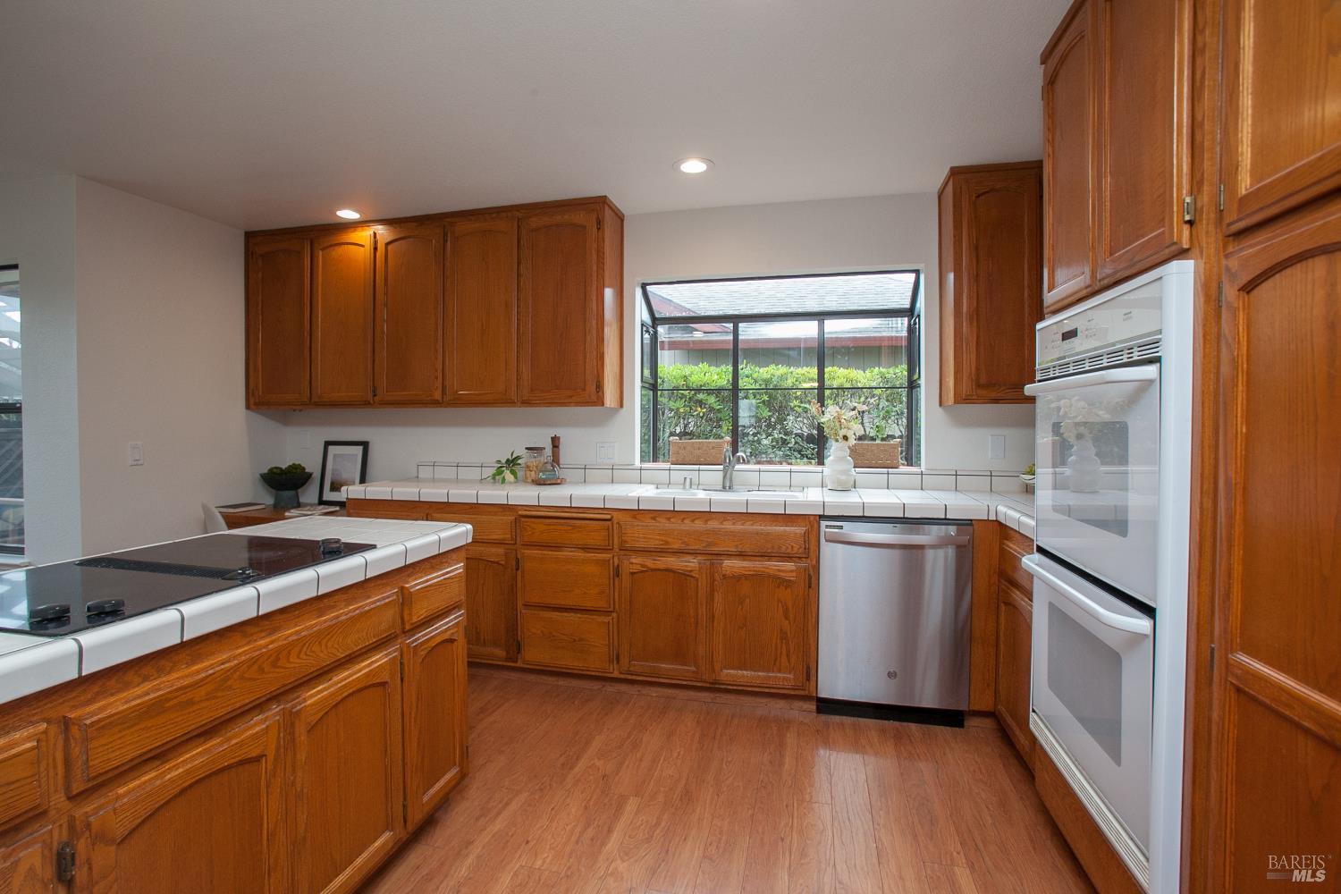 Detail Gallery Image 13 of 41 For 1869 Amy Ave, Santa Rosa,  CA 95401 - 3 Beds | 2/1 Baths