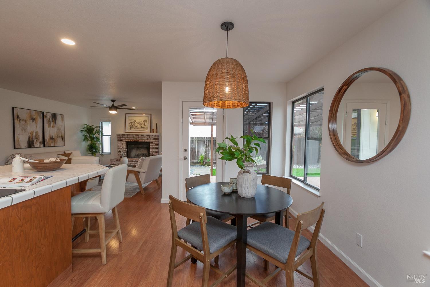 Detail Gallery Image 18 of 41 For 1869 Amy Ave, Santa Rosa,  CA 95401 - 3 Beds | 2/1 Baths