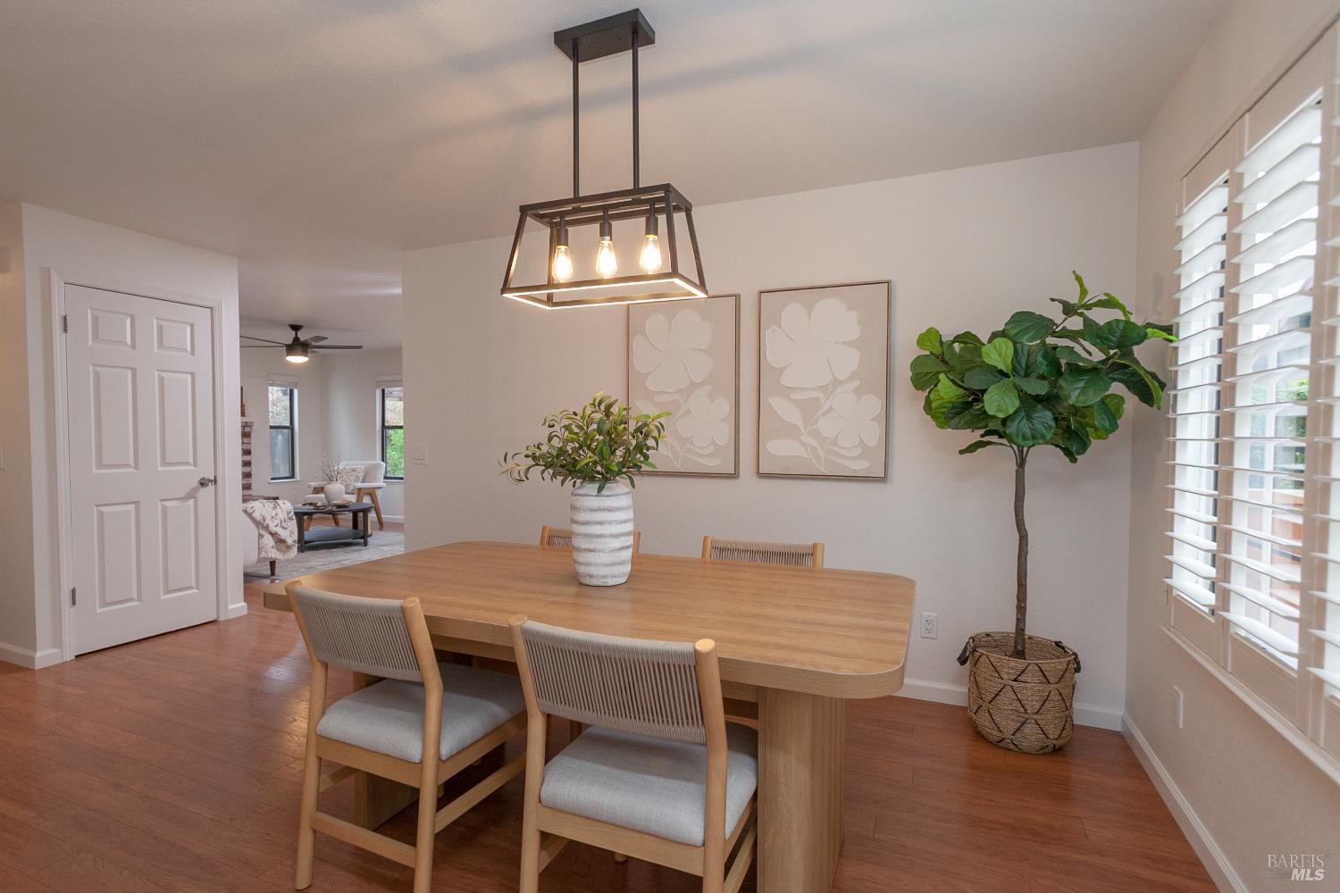 Detail Gallery Image 8 of 41 For 1869 Amy Ave, Santa Rosa,  CA 95401 - 3 Beds | 2/1 Baths