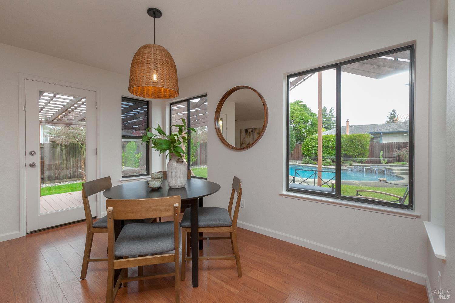 Detail Gallery Image 19 of 41 For 1869 Amy Ave, Santa Rosa,  CA 95401 - 3 Beds | 2/1 Baths