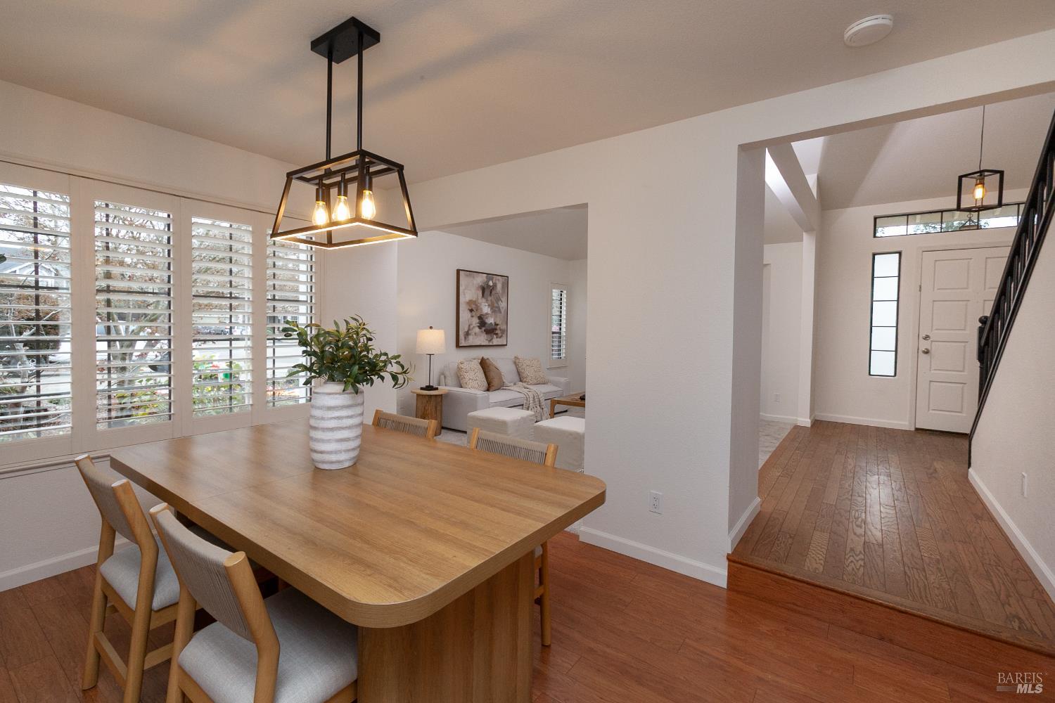 Detail Gallery Image 7 of 41 For 1869 Amy Ave, Santa Rosa,  CA 95401 - 3 Beds | 2/1 Baths