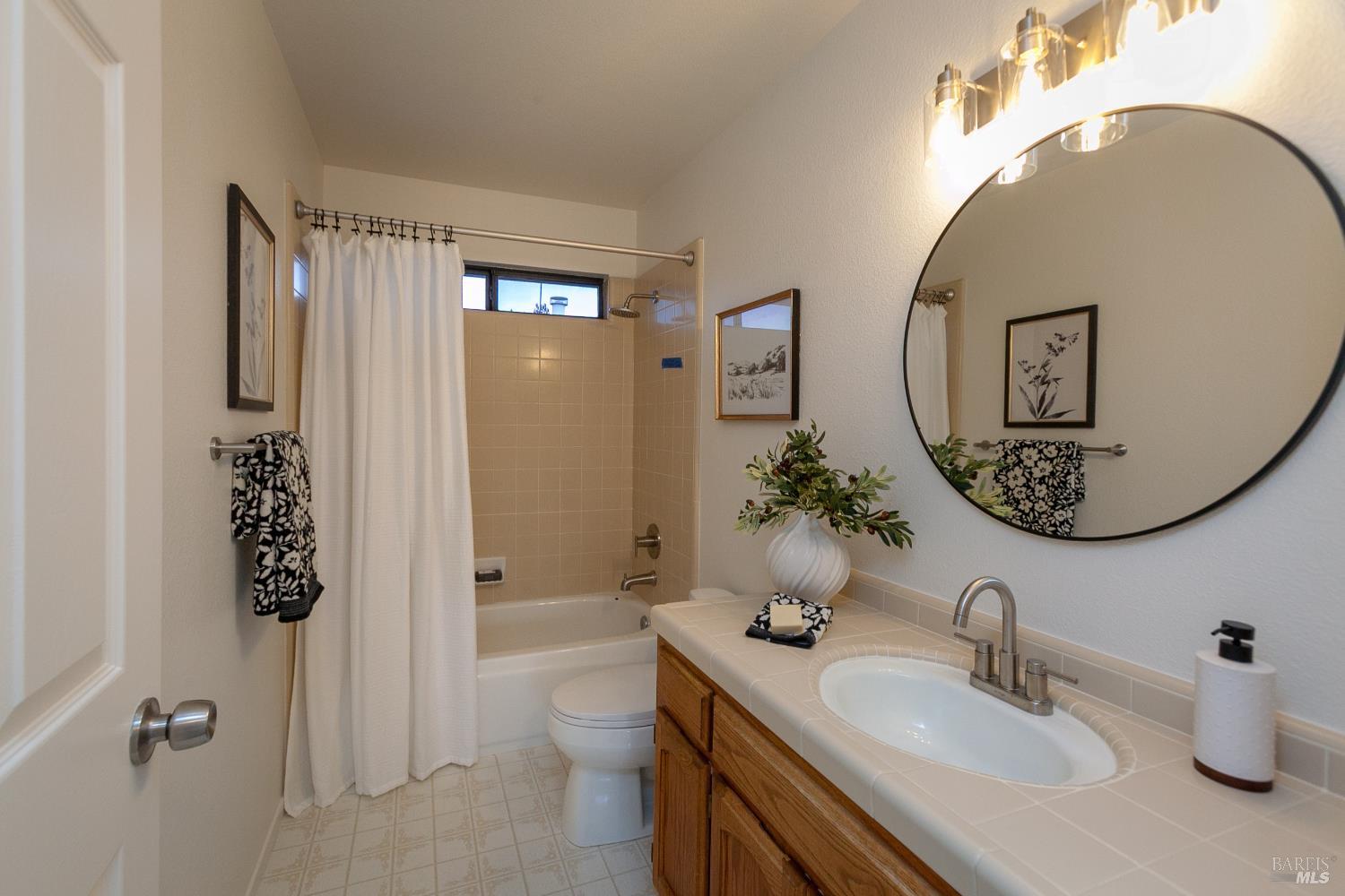 Detail Gallery Image 33 of 41 For 1869 Amy Ave, Santa Rosa,  CA 95401 - 3 Beds | 2/1 Baths