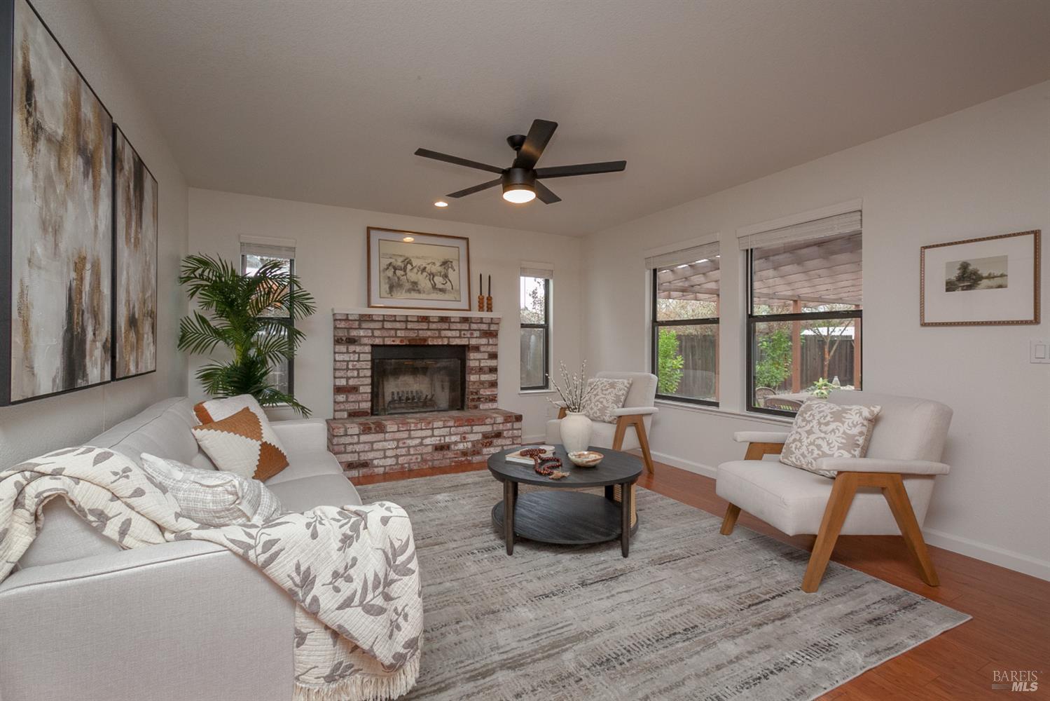 Detail Gallery Image 9 of 41 For 1869 Amy Ave, Santa Rosa,  CA 95401 - 3 Beds | 2/1 Baths