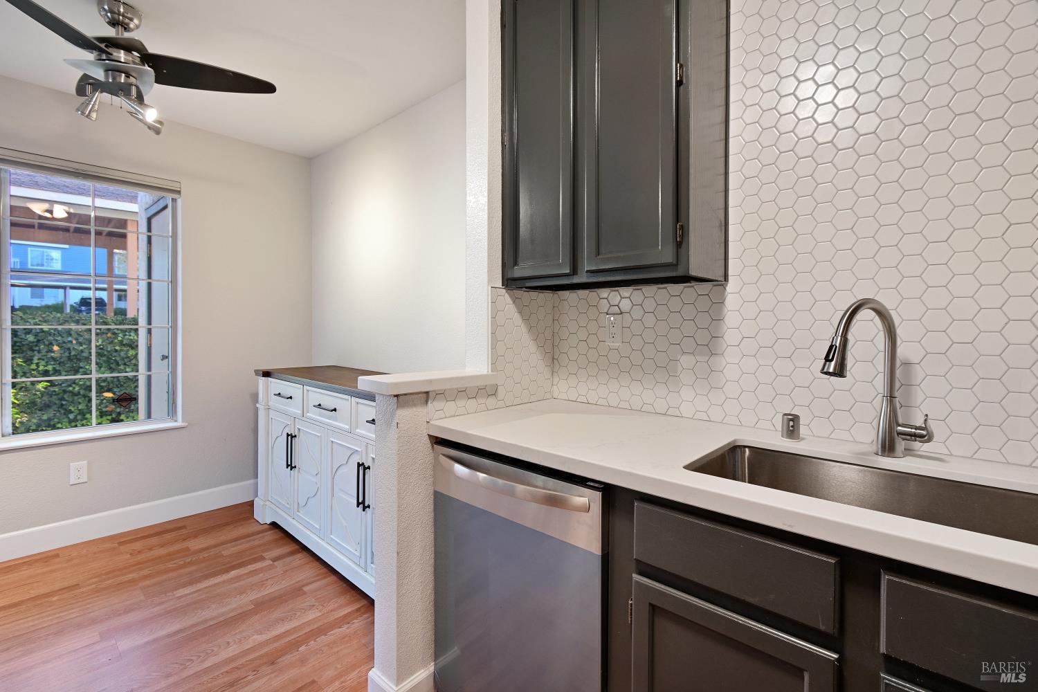 Detail Gallery Image 11 of 27 For 145 Glenwood Unkn, Hercules,  CA 94547 - 2 Beds | 2 Baths