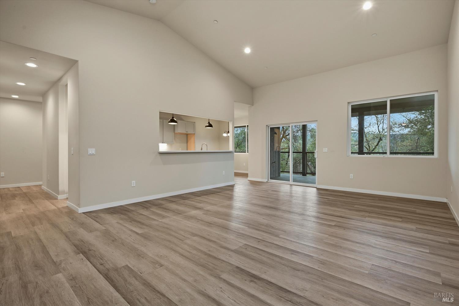 Detail Gallery Image 13 of 40 For 18904 Timber Point Rd, Hidden Valley Lake,  CA 95467 - 3 Beds | 2/1 Baths