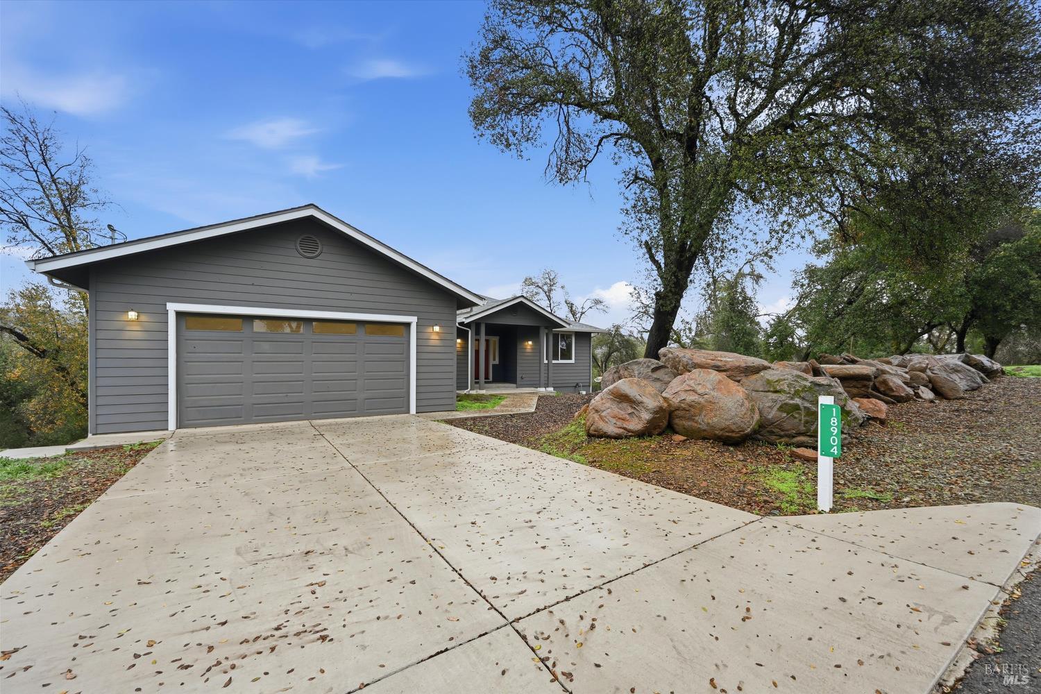 Detail Gallery Image 4 of 40 For 18904 Timber Point Rd, Hidden Valley Lake,  CA 95467 - 3 Beds | 2/1 Baths