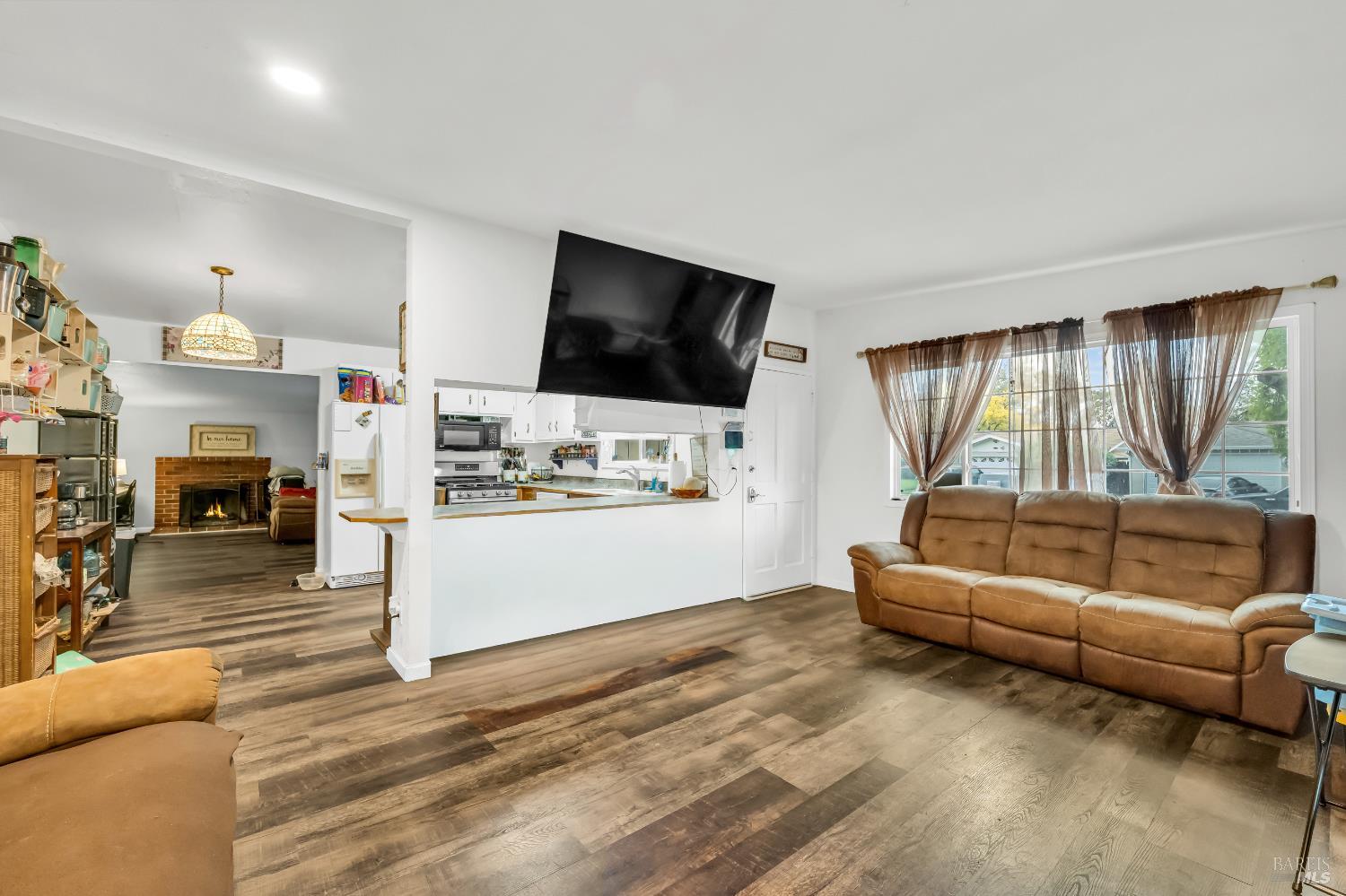 Detail Gallery Image 7 of 18 For 445 Springvalley Dr, Vacaville,  CA 95687 - 3 Beds | 2 Baths