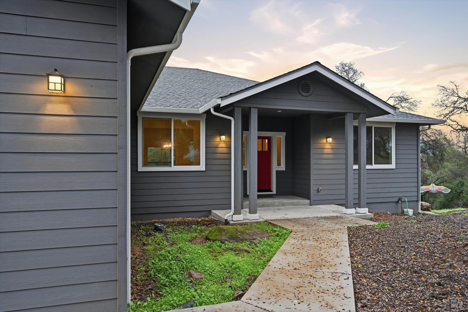 Detail Gallery Image 7 of 40 For 18904 Timber Point Rd, Hidden Valley Lake,  CA 95467 - 3 Beds | 2/1 Baths