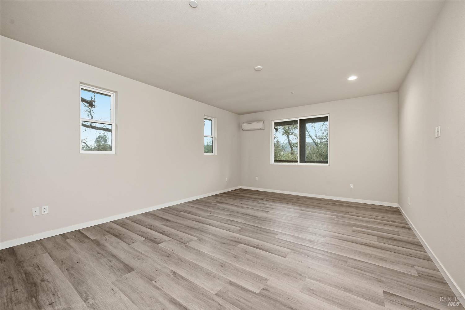 Detail Gallery Image 27 of 40 For 18904 Timber Point Rd, Hidden Valley Lake,  CA 95467 - 3 Beds | 2/1 Baths