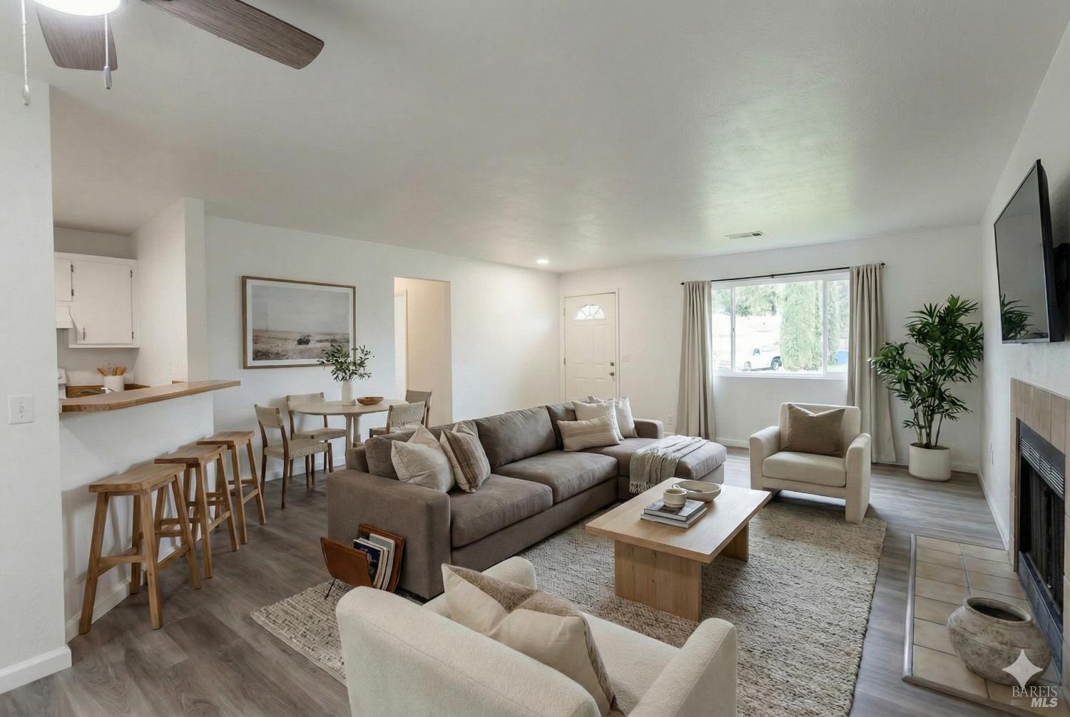 Detail Gallery Image 5 of 15 For 550 W Creekside Cir, Dixon,  CA 95620 - 2 Beds | 1/1 Baths