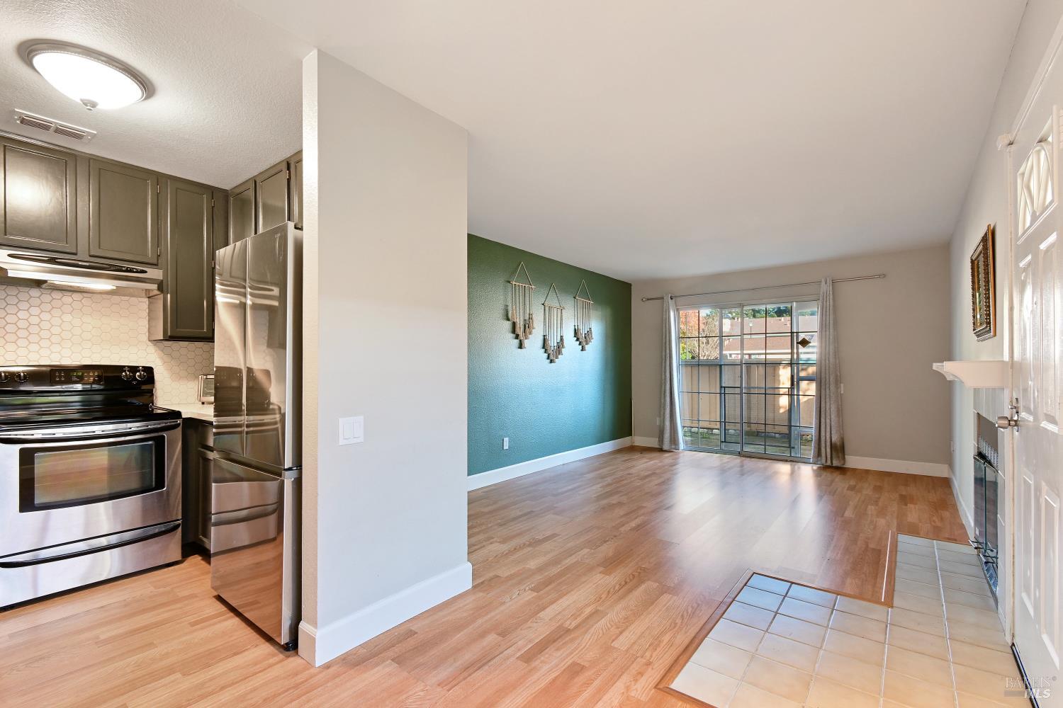 Detail Gallery Image 6 of 27 For 145 Glenwood Unkn, Hercules,  CA 94547 - 2 Beds | 2 Baths