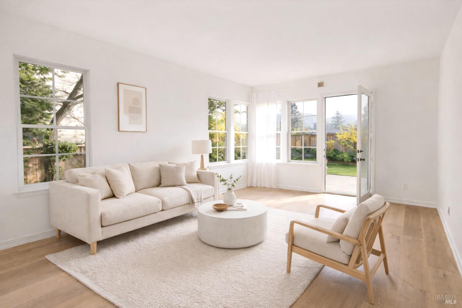 Detail Gallery Image 5 of 25 For 56 Waterside Cir, San Rafael,  CA 94903 - 4 Beds | 3/1 Baths