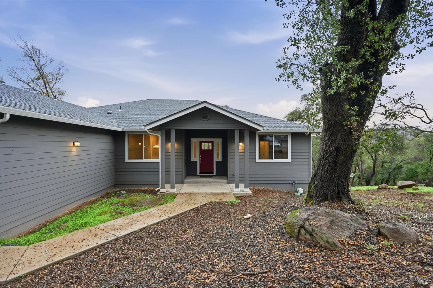 Detail Gallery Image 8 of 40 For 18904 Timber Point Rd, Hidden Valley Lake,  CA 95467 - 3 Beds | 2/1 Baths