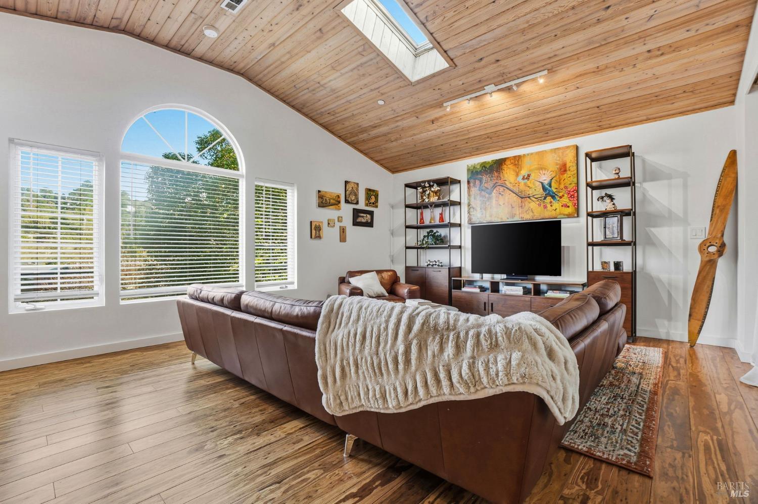 Detail Gallery Image 3 of 56 For 221 D St, San Rafael,  CA 94901 - 3 Beds | 2 Baths