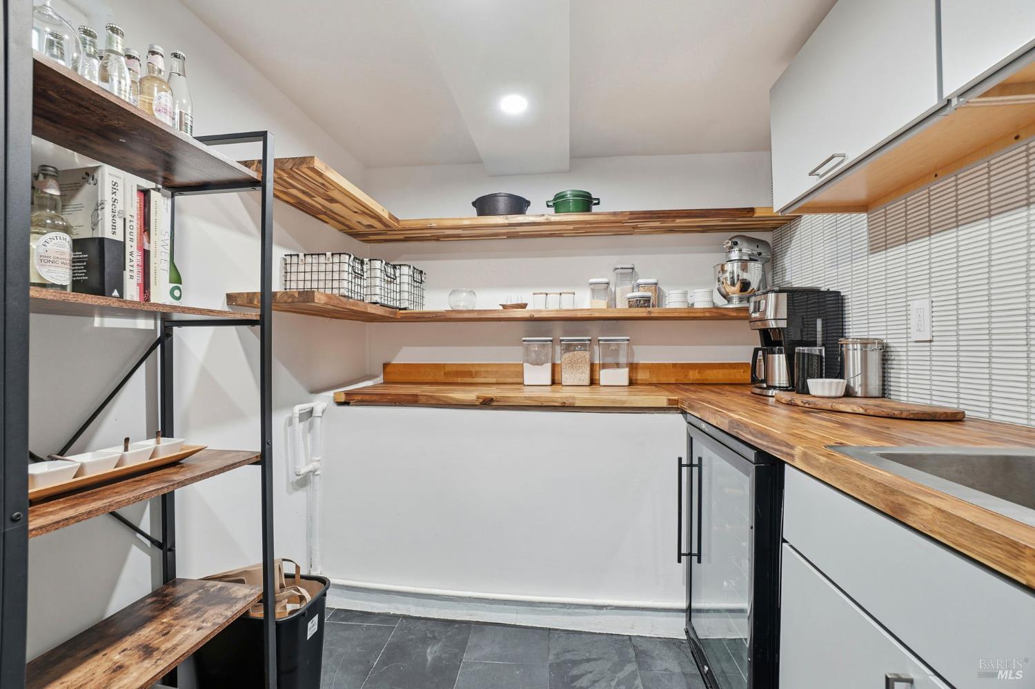 Detail Gallery Image 11 of 56 For 221 D St, San Rafael,  CA 94901 - 3 Beds | 2 Baths