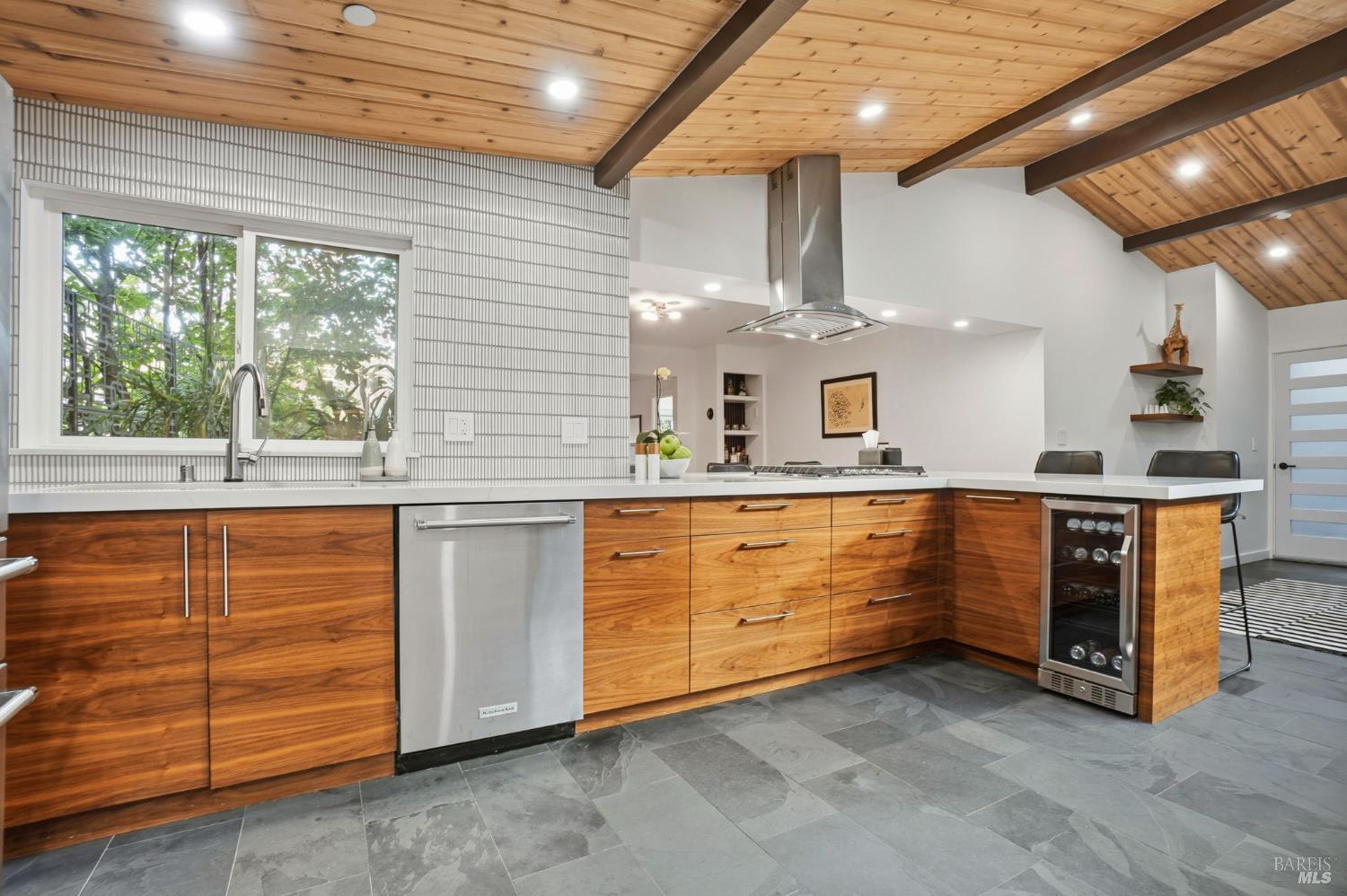 Detail Gallery Image 12 of 56 For 221 D St, San Rafael,  CA 94901 - 3 Beds | 2 Baths