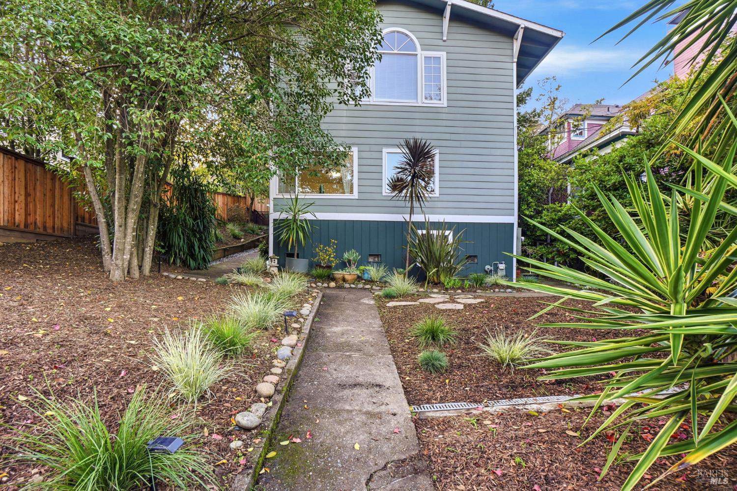 Detail Gallery Image 6 of 56 For 221 D St, San Rafael,  CA 94901 - 3 Beds | 2 Baths