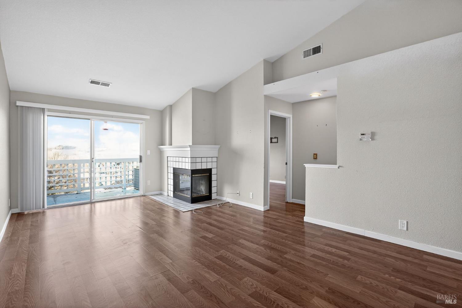 Detail Gallery Image 13 of 26 For 301 Stinson St, Vallejo,  CA 94591 - 2 Beds | 2 Baths