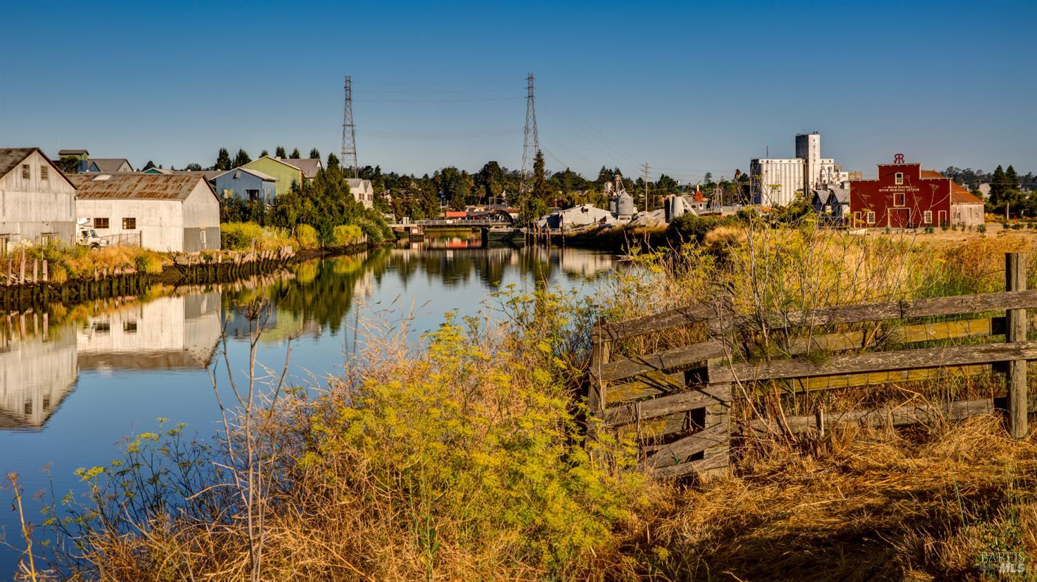 Detail Gallery Image 34 of 41 For 533 Albert Way, Petaluma,  CA 94954 - 4 Beds | 3 Baths