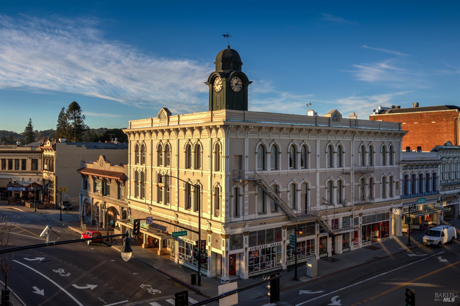 Detail Gallery Image 33 of 41 For 533 Albert Way, Petaluma,  CA 94954 - 4 Beds | 3 Baths