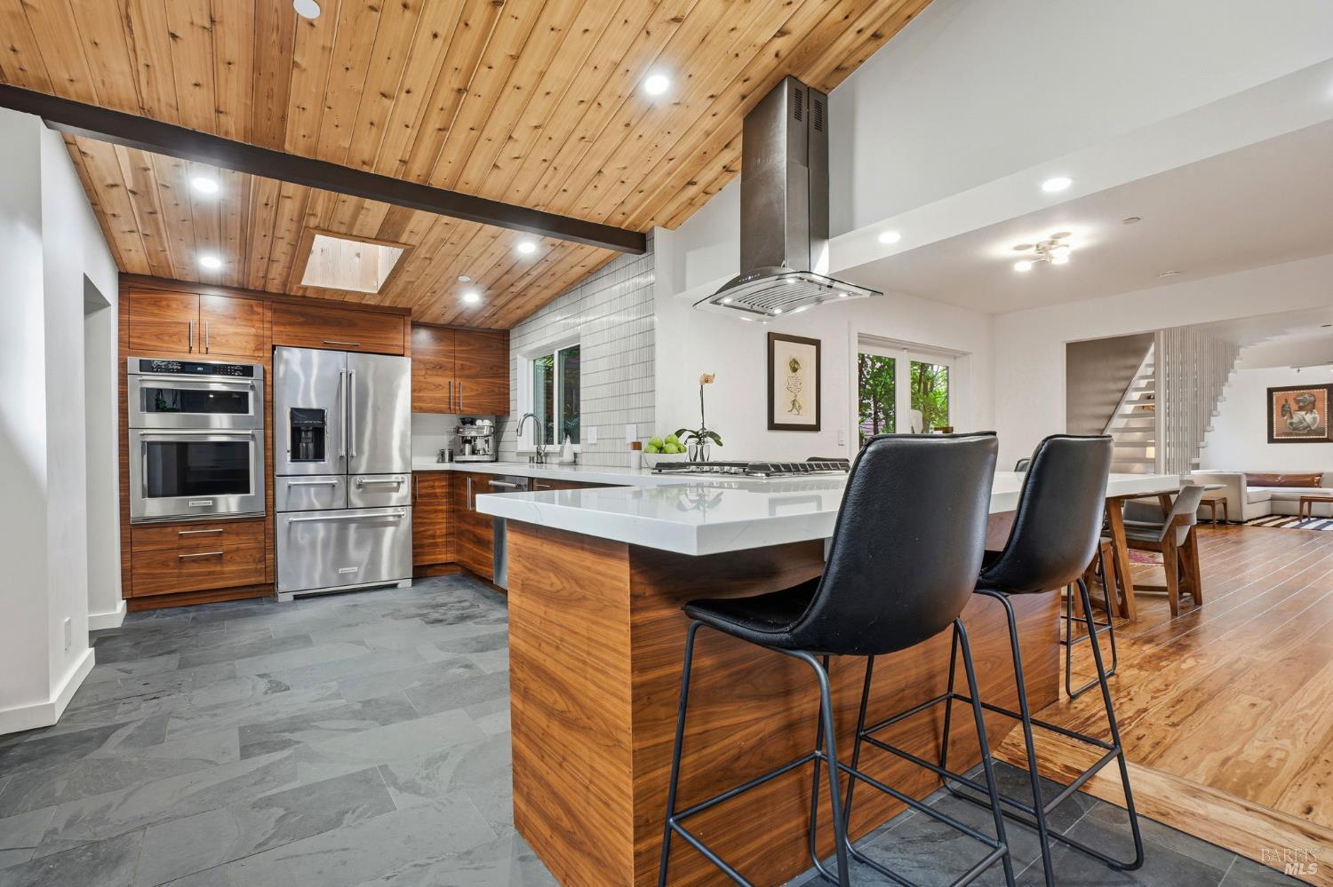 Detail Gallery Image 2 of 56 For 221 D St, San Rafael,  CA 94901 - 3 Beds | 2 Baths