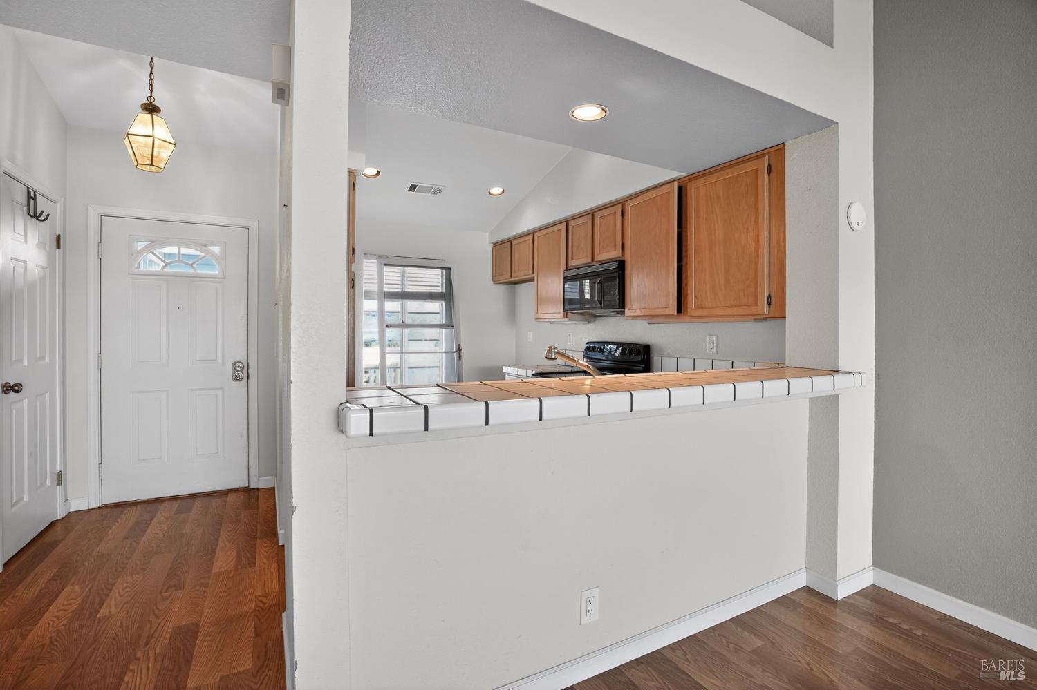 Detail Gallery Image 11 of 26 For 301 Stinson St, Vallejo,  CA 94591 - 2 Beds | 2 Baths