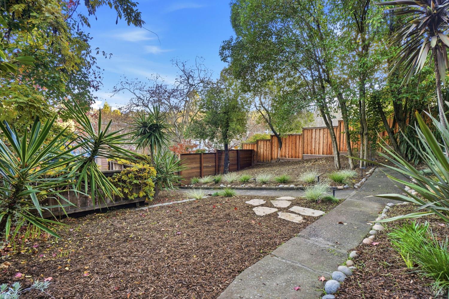 Detail Gallery Image 7 of 56 For 221 D St, San Rafael,  CA 94901 - 3 Beds | 2 Baths